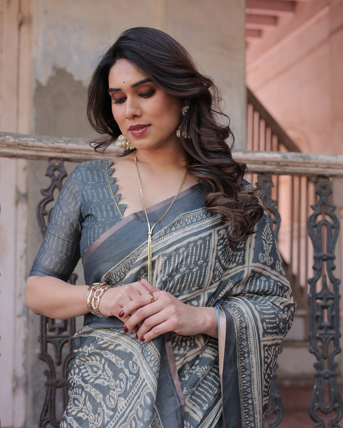 Printed Grey Linen Saree for Women with Multicolor Pallu and Ethnic Border – Lightweight Casual Wear