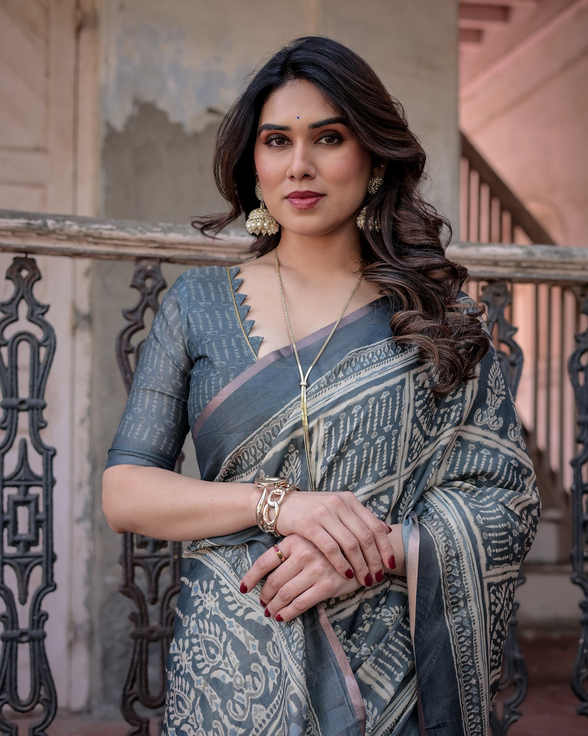 Printed Grey Linen Saree for Women with Multicolor Pallu and Ethnic Border – Lightweight Casual Wear
