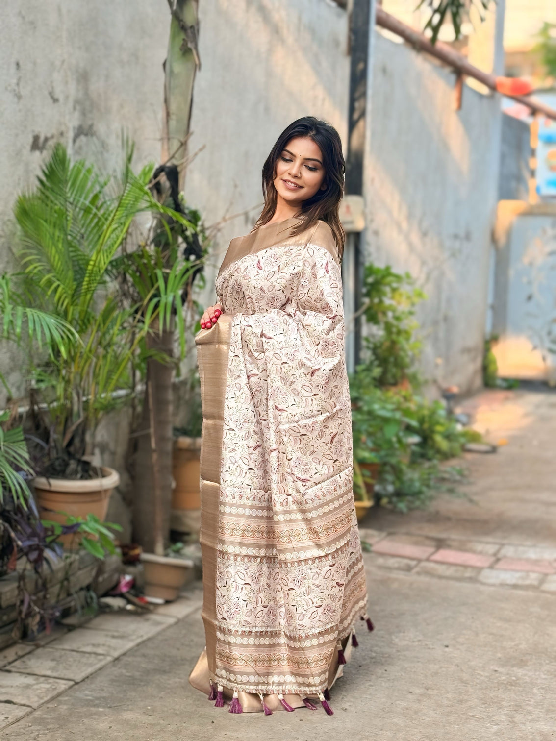 Mehendi assam silk floral printed saree with zari woven border