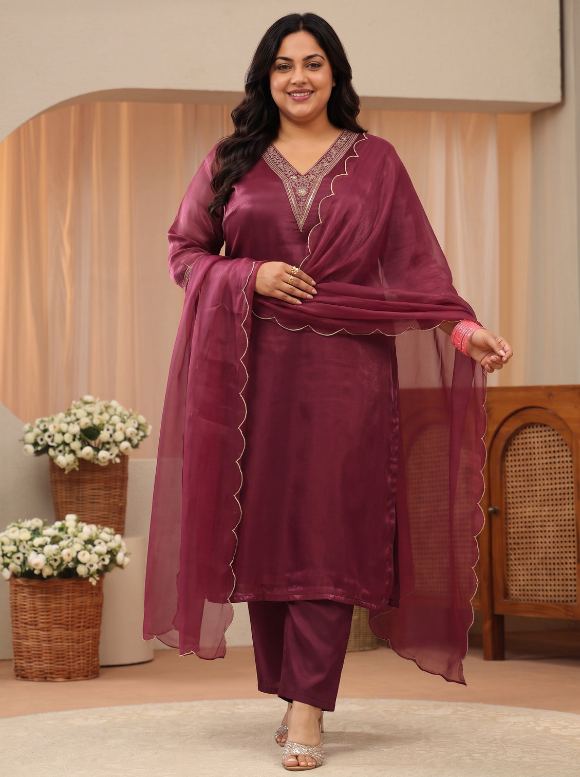 Plus Size Red Yoke Design Tissue Straight Suit Set