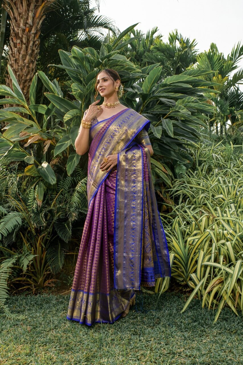 Gleaming Navy Blue Soft Banarasi Silk Saree With Bewitching Blouse Piece