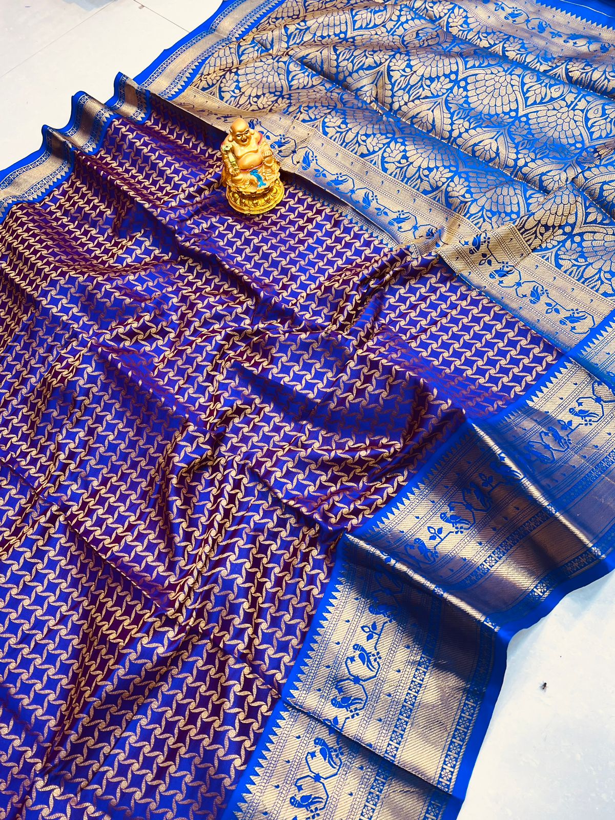 Gleaming Navy Blue Soft Banarasi Silk Saree With Bewitching Blouse Piece