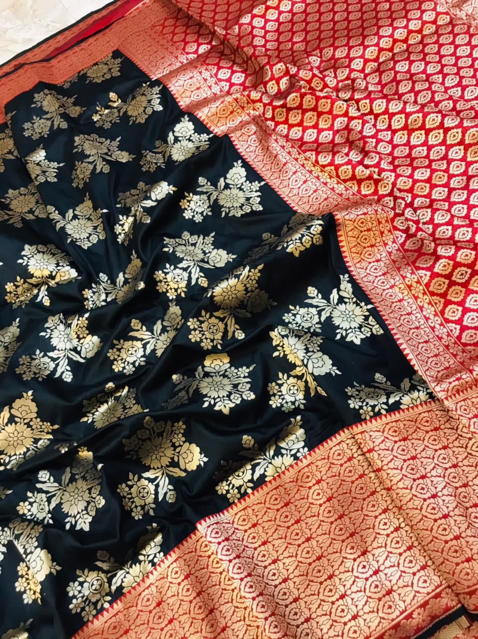 Fragrant Black Kanjivaram Silk With Alluring Blouse Piece