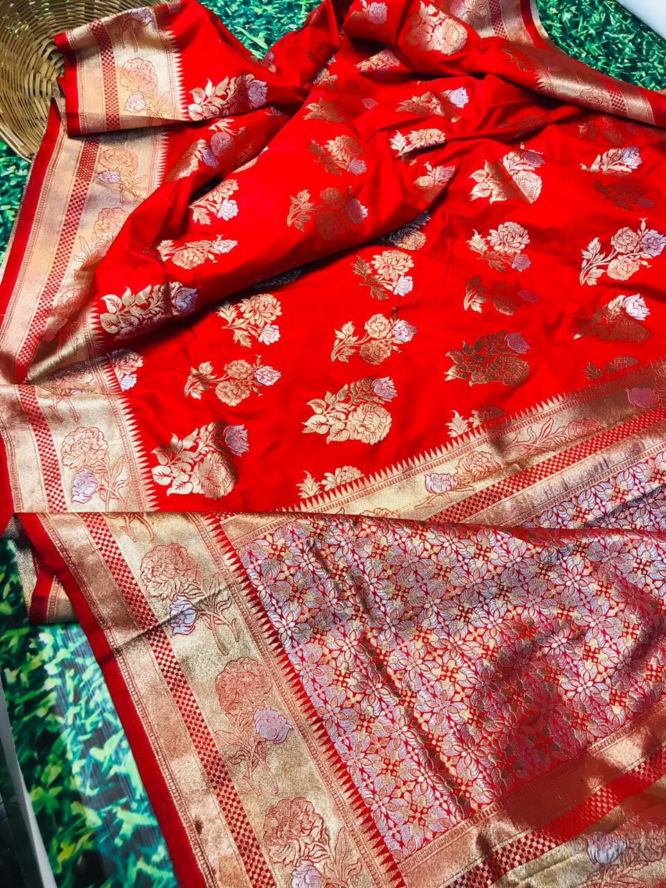 Fragrant Red Kanjivaram Silk Saree With Glittering Blouse Piece
