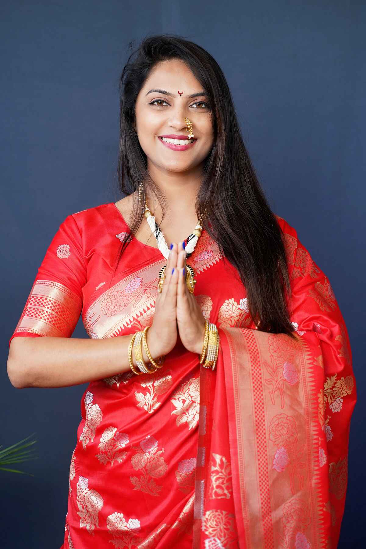 Fragrant Red Kanjivaram Silk Saree With Glittering Blouse Piece
