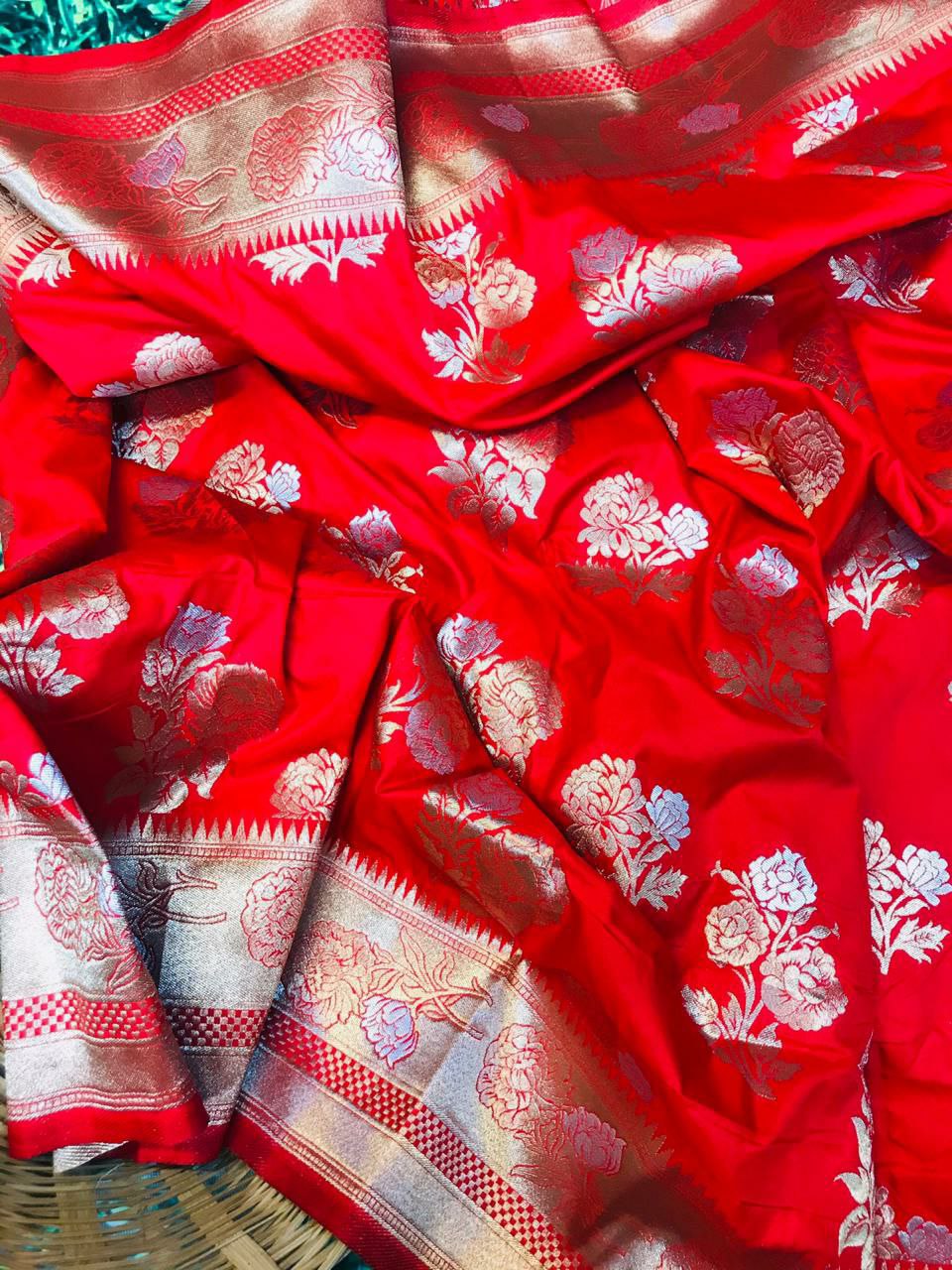 Fragrant Red Kanjivaram Silk Saree With Glittering Blouse Piece