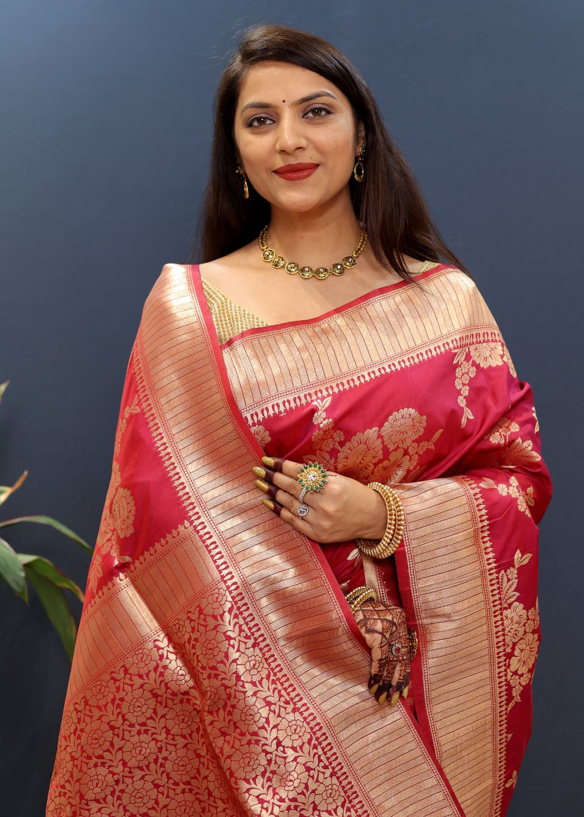 Adoring Wine Soft Banarasi Silk Saree With Vivacious Blouse Piece