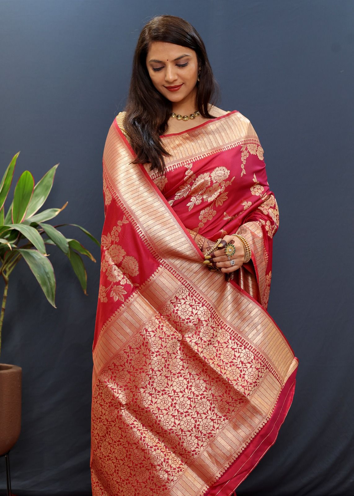 Adoring Wine Soft Banarasi Silk Saree With Vivacious Blouse Piece