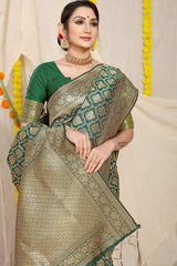 Adoring Green Kanjivaram Silk With Pleasurable Blouse Piece