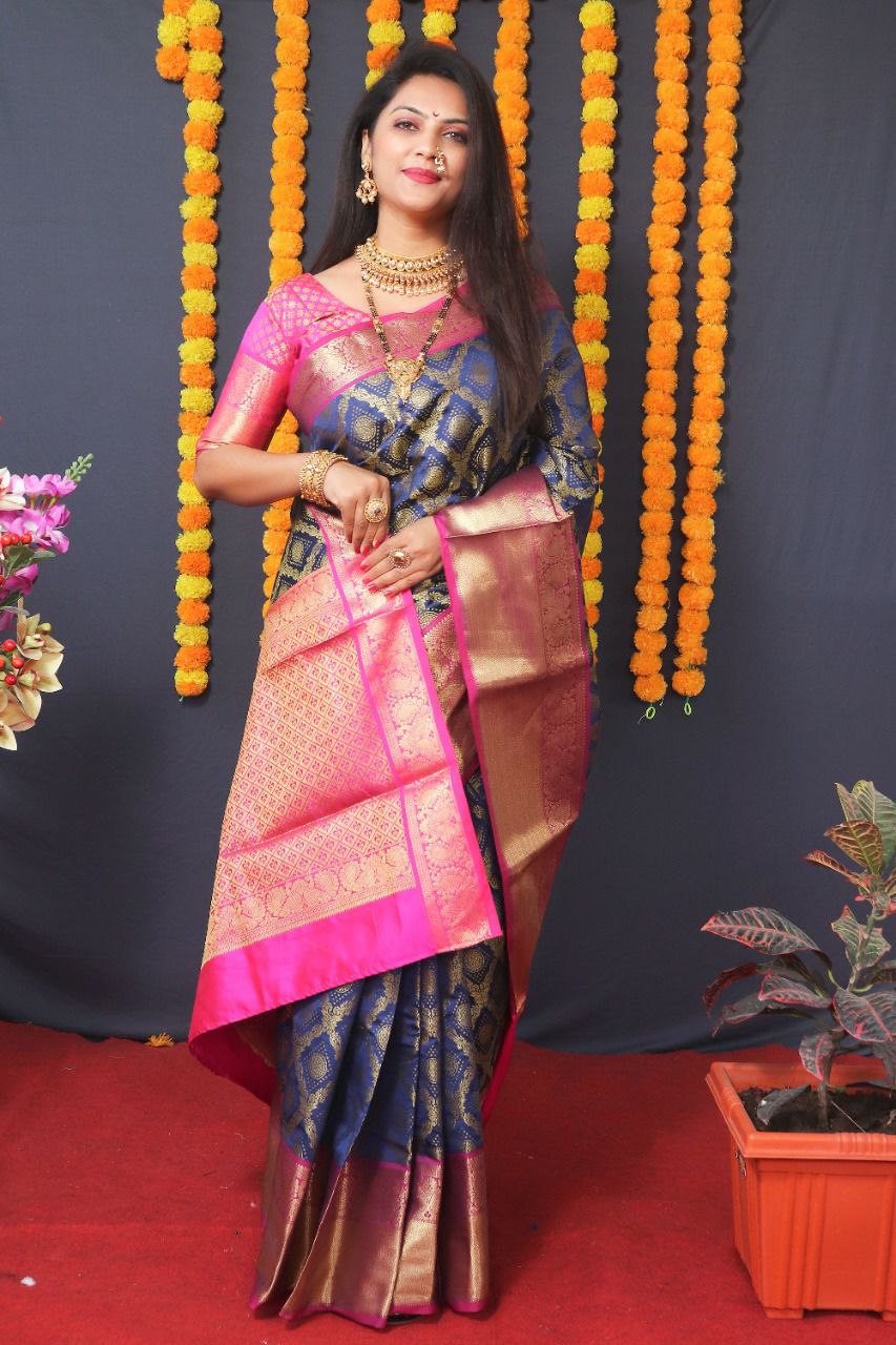 Glittering Navy Blue Kanjivaram Silk With Beauteous Blouse Piece