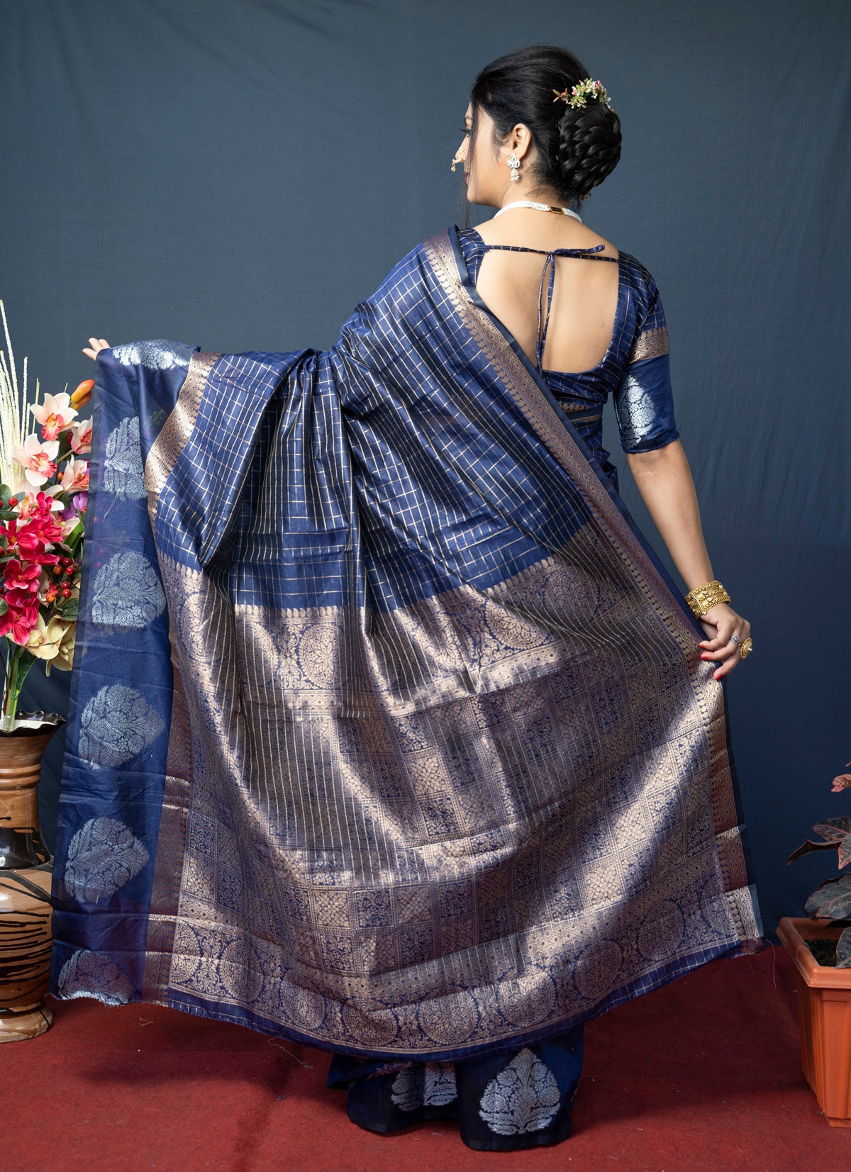 Splendiferous Navy Blue Linen Silk Saree With Super Mesmerising Blouse Piece