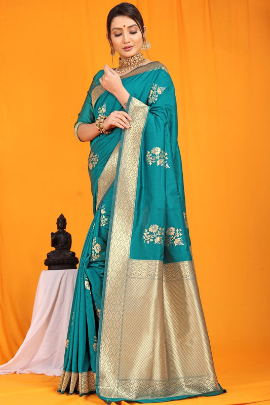 Attractive Rama Kanjivaram Silk With Arresting Blouse Piece