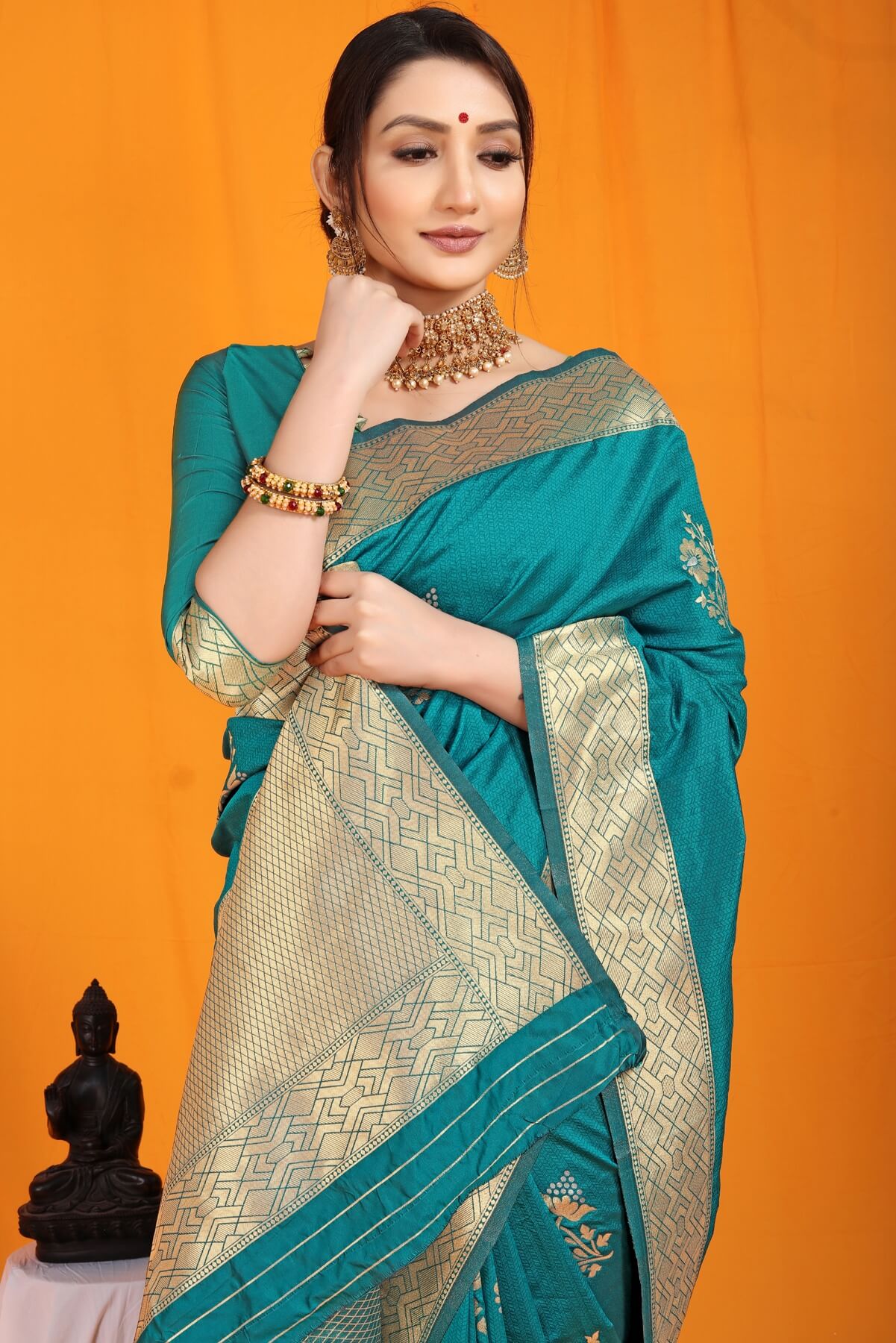 Attractive Rama Kanjivaram Silk With Arresting Blouse Piece