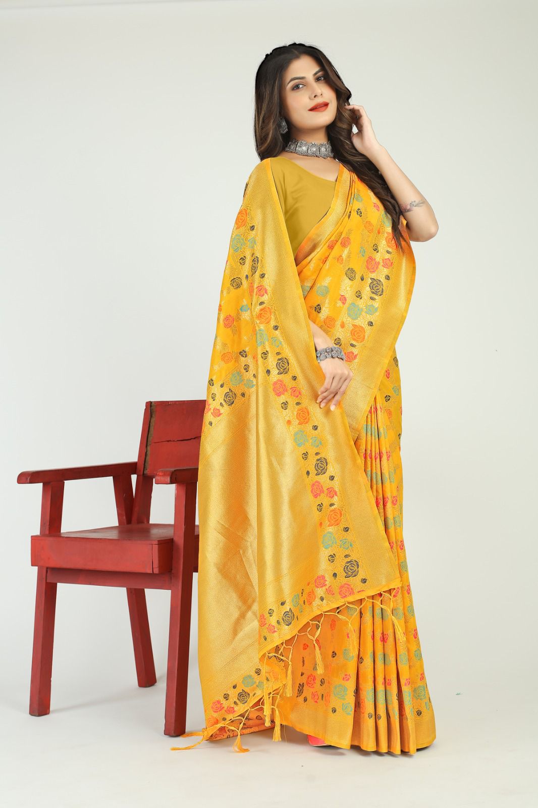 Alluring Yellow Linen Silk Saree With Skinny Blouse Piece