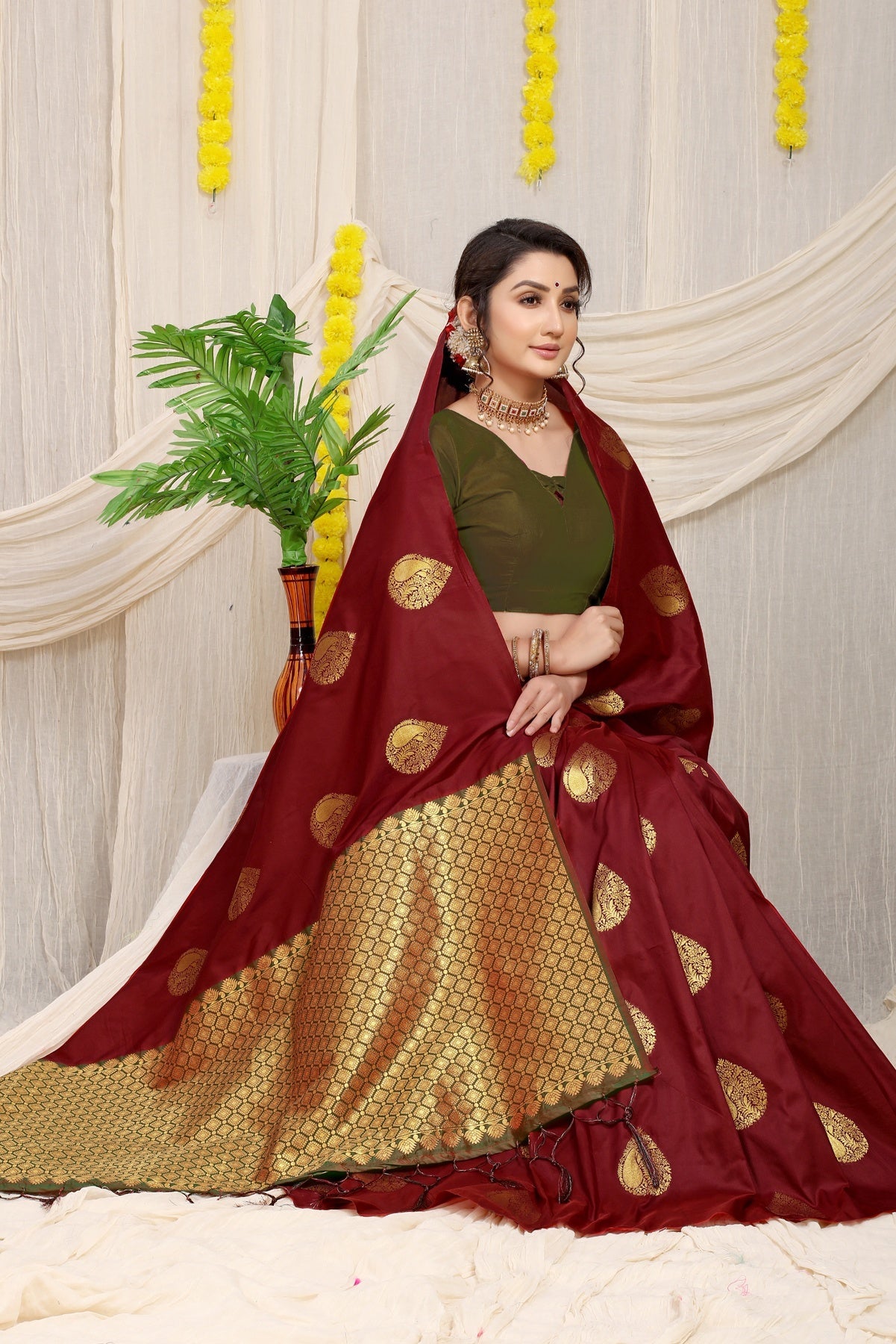 Glowing Wine Banarasi Silk Saree With Engrossing Blouse Piece
