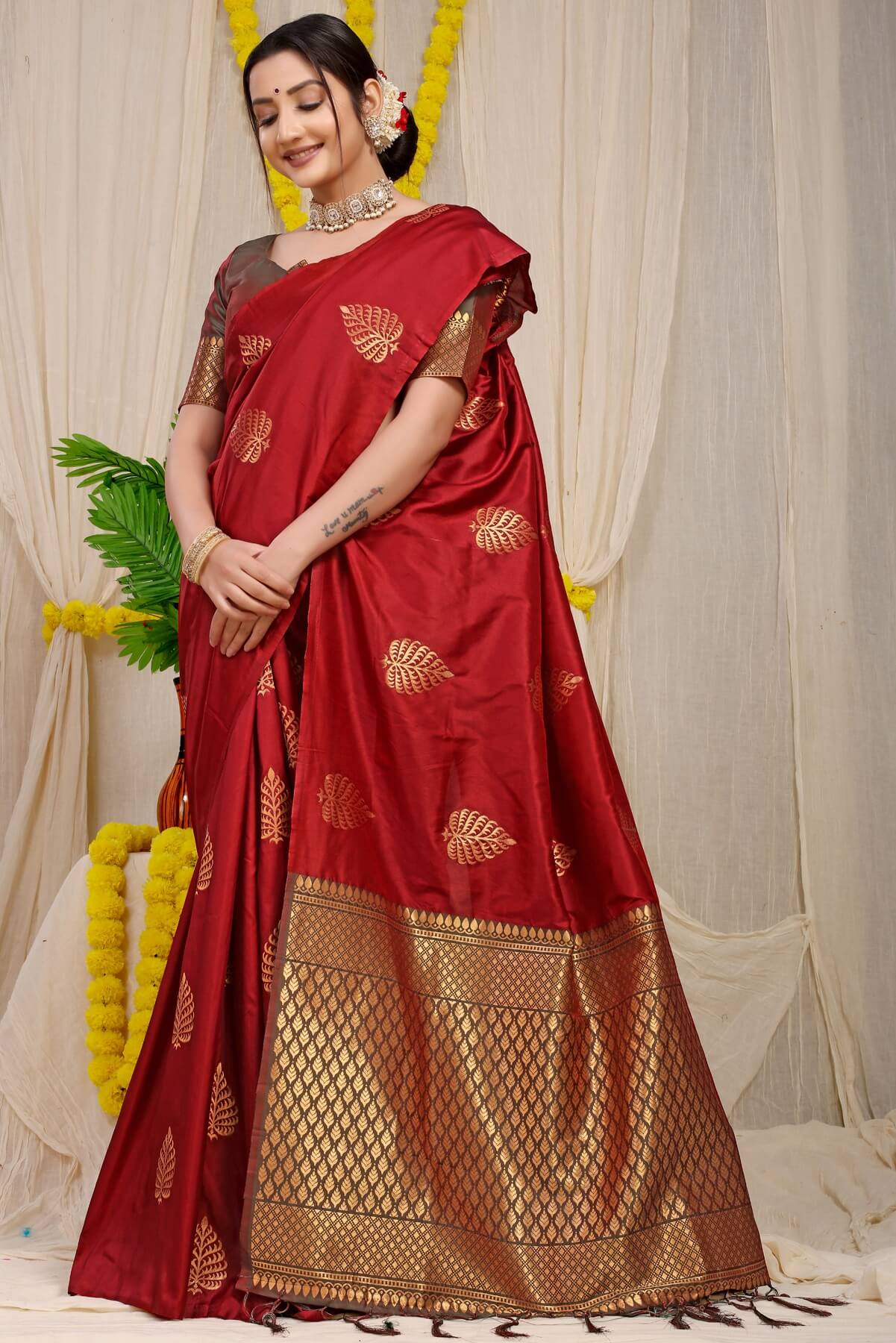 Glowing Maroon Soft Banarasi Silk Saree With Lissome Blouse Piece