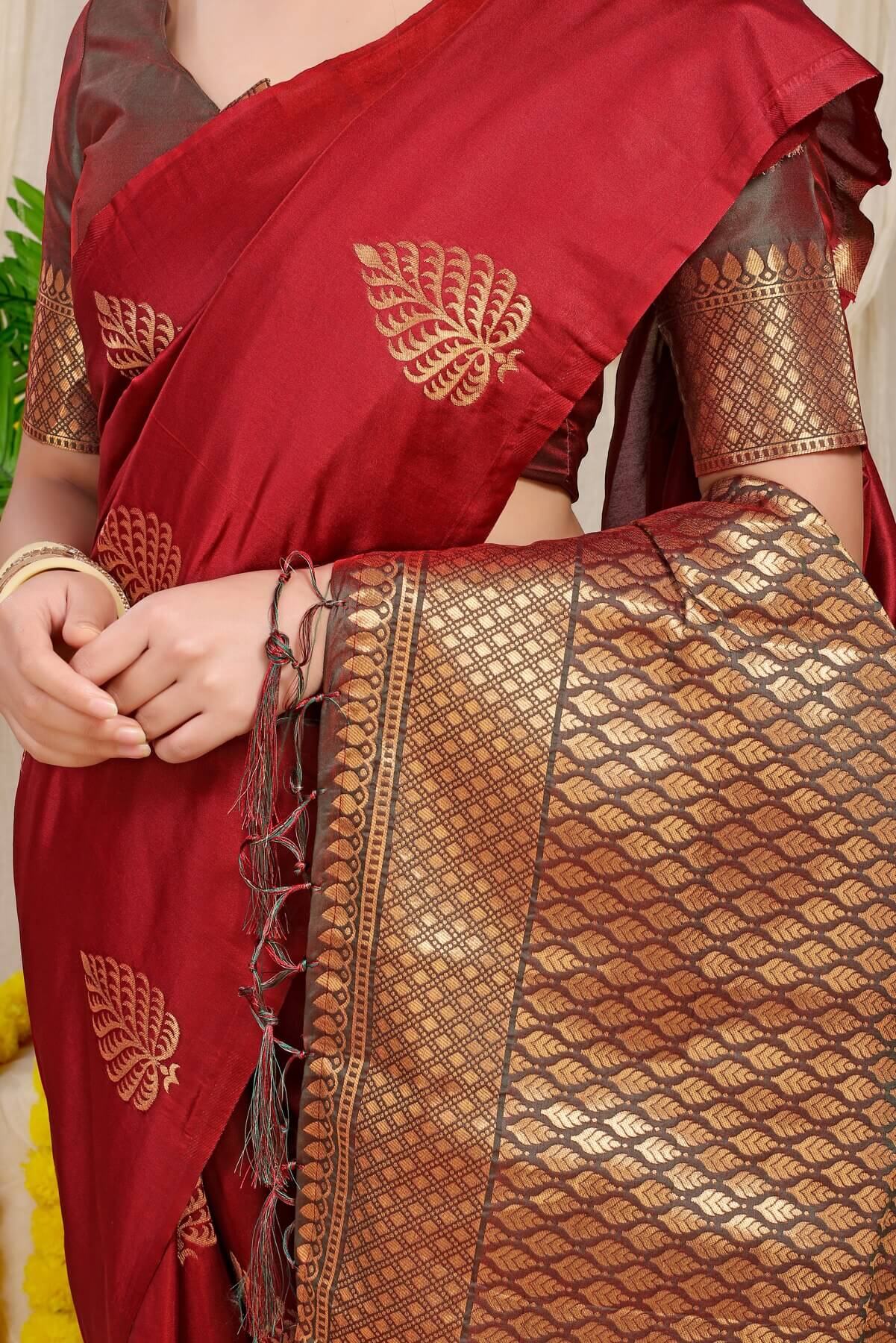 Glowing Maroon Soft Banarasi Silk Saree With Lissome Blouse Piece