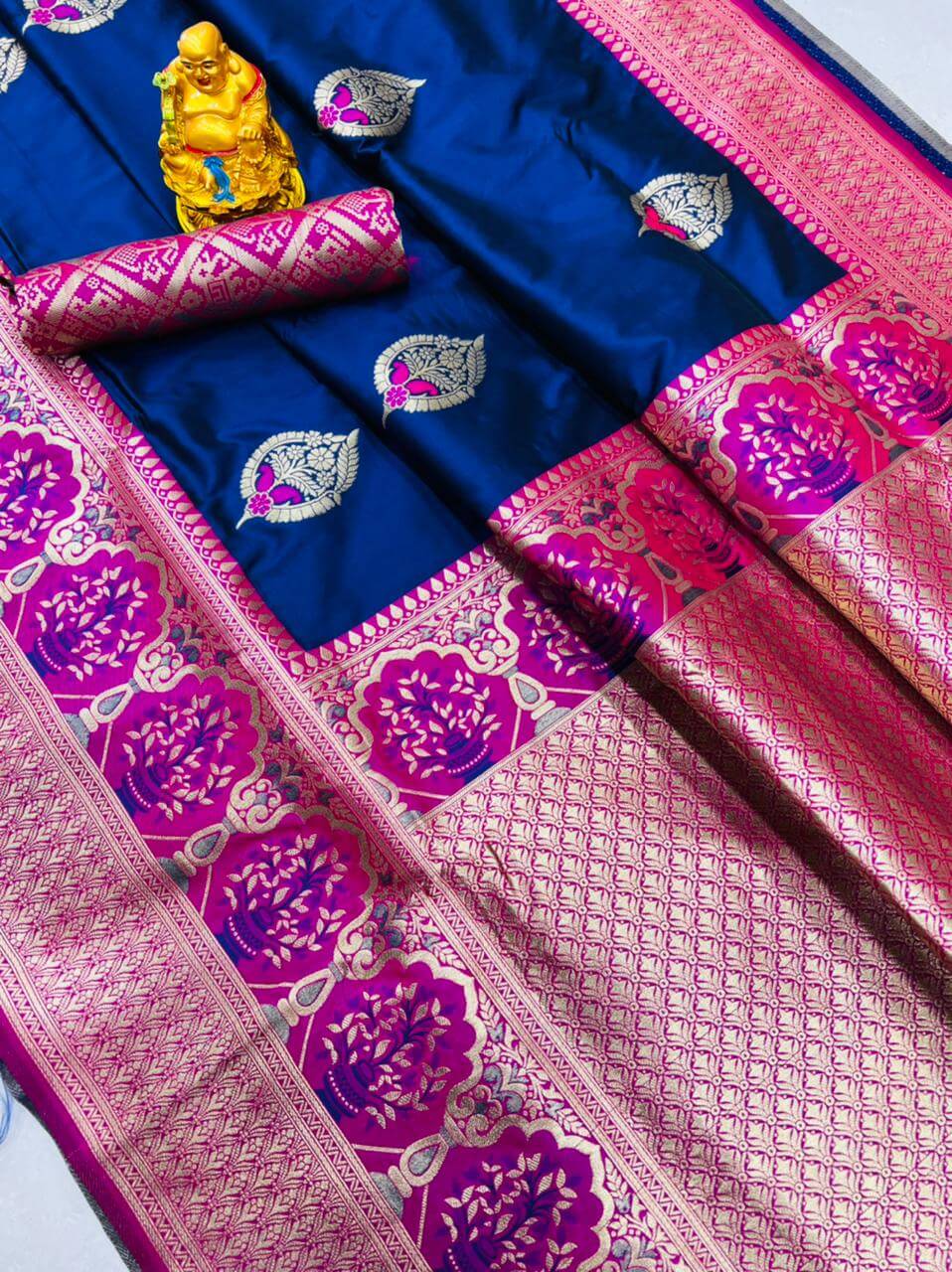 Lassitude Navy Blue Kanjivaram Silk With Sizzling Blouse Piece