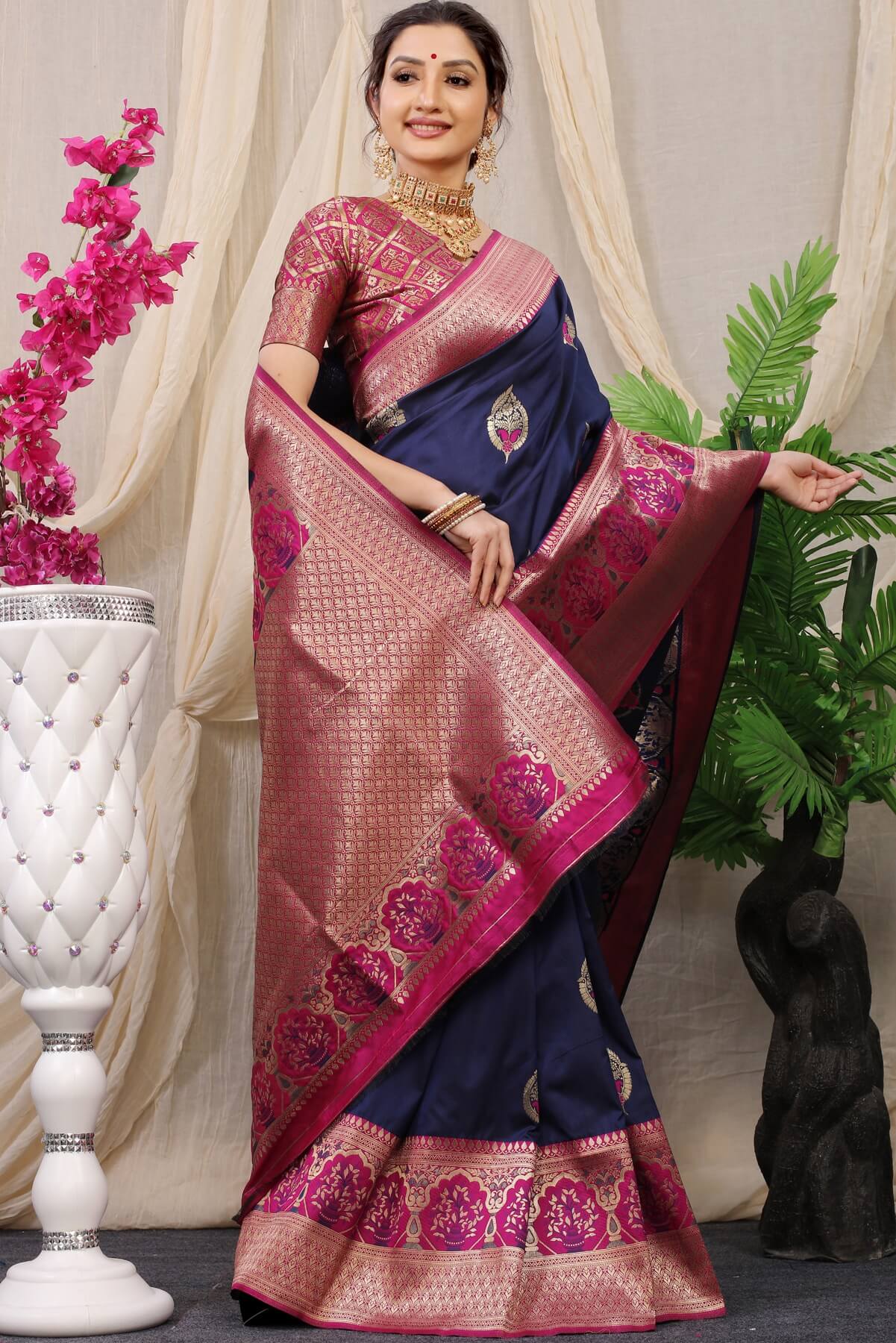 Lassitude Navy Blue Kanjivaram Silk With Sizzling Blouse Piece