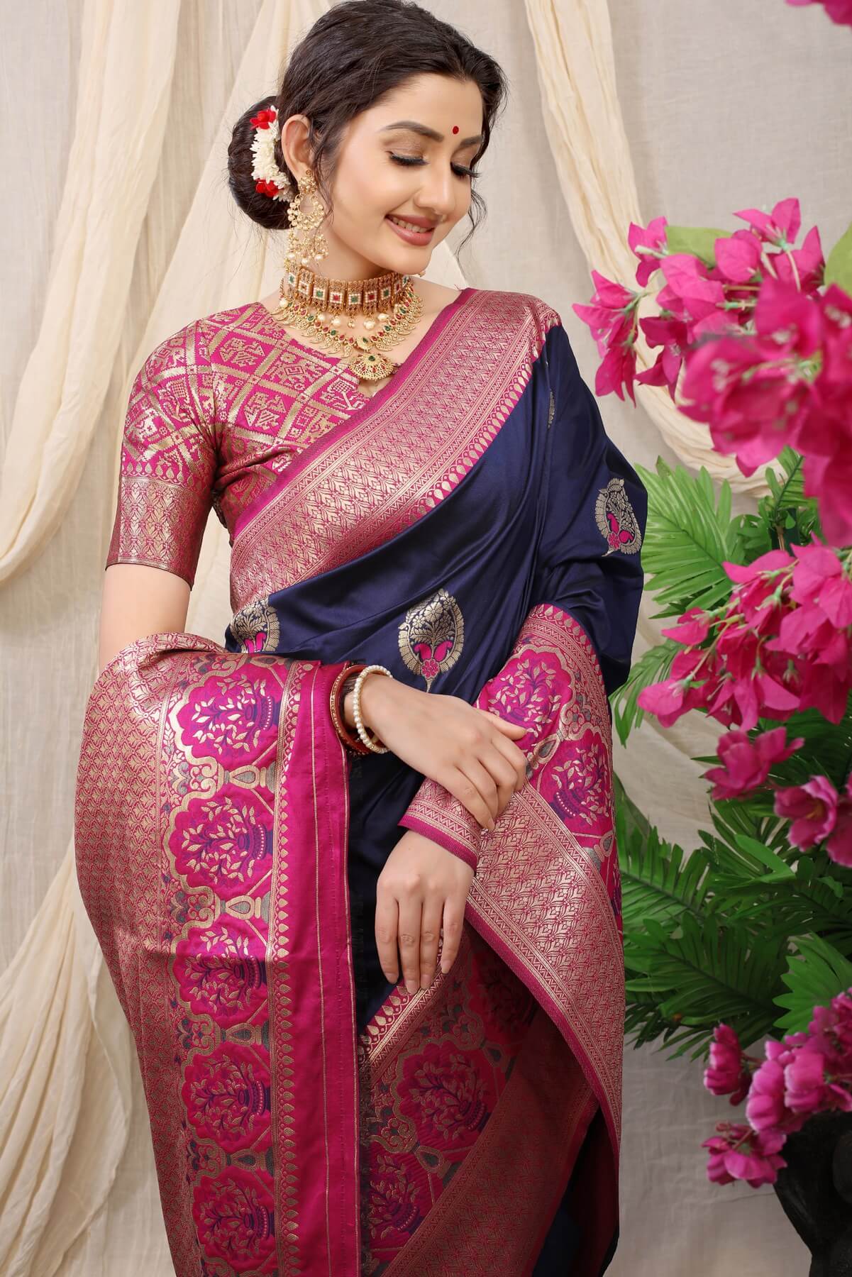 Lassitude Navy Blue Kanjivaram Silk With Sizzling Blouse Piece