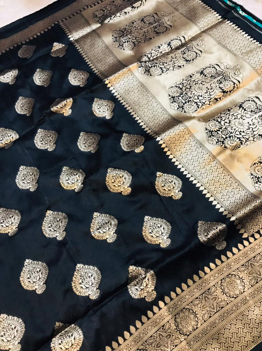 Imbrication Black Kanjivaram Silk With Super extravagant Blouse Piece