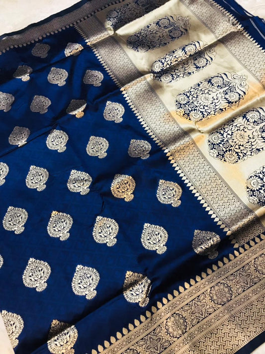 Ephemeral Navy Blue Kanjivaram Silk With Super extravagant Blouse Piece