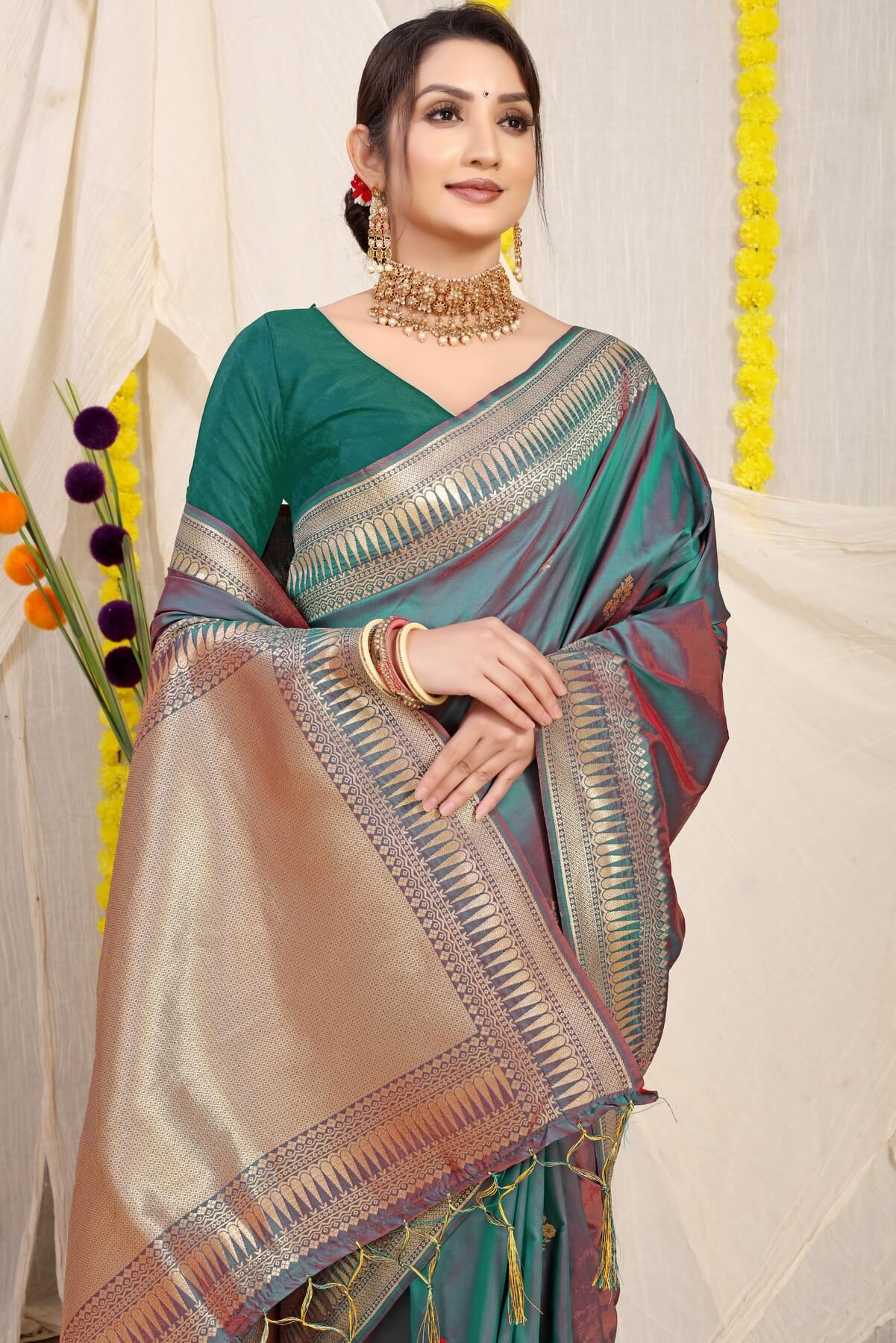 Flaunt Grey Banarasi Silk Saree With Magnetic Blouse Piece