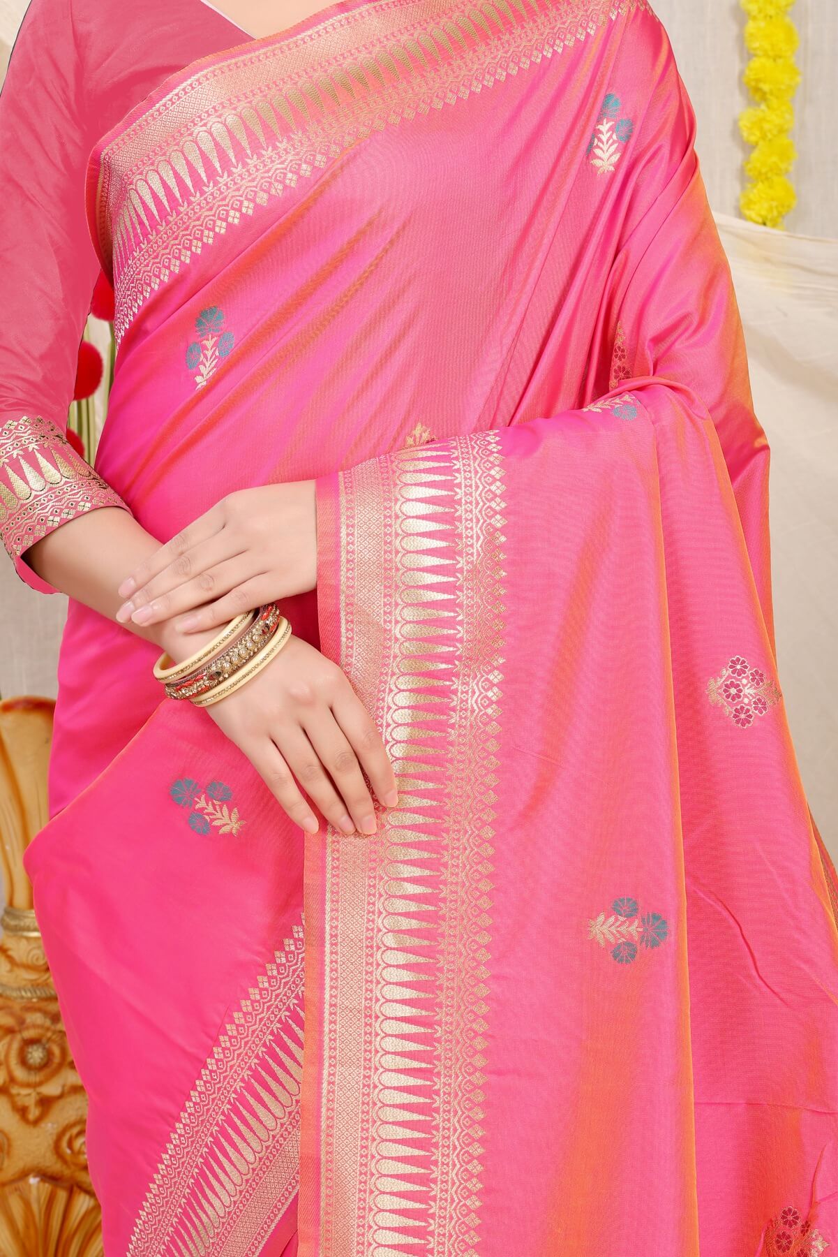 Gorgeous Pink Banarasi Silk Saree With Magnetic Blouse Piece