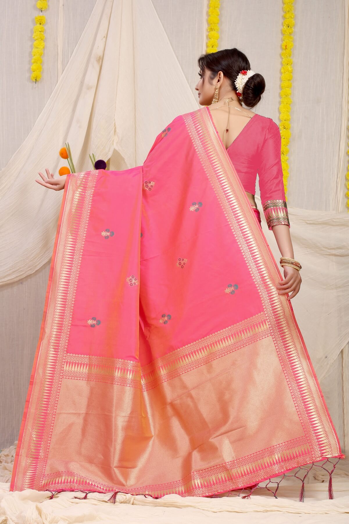 Gorgeous Pink Banarasi Silk Saree With Magnetic Blouse Piece
