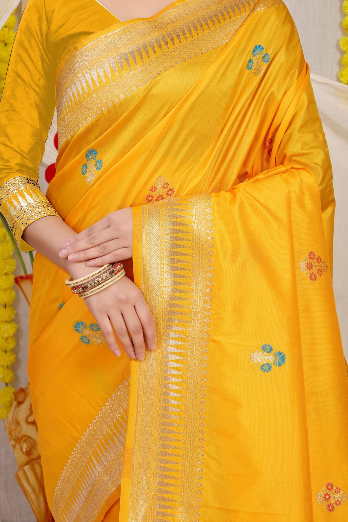 Flameboyant Yellow Banarasi Silk Saree With Magnetic Blouse Piece