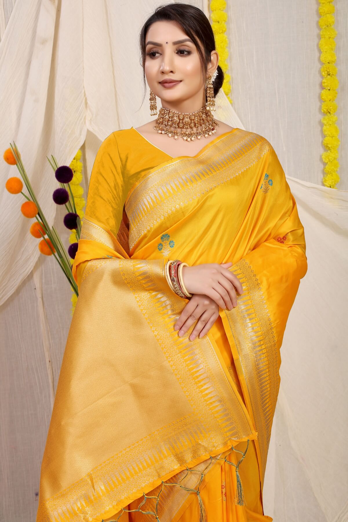 Flameboyant Yellow Banarasi Silk Saree With Magnetic Blouse Piece