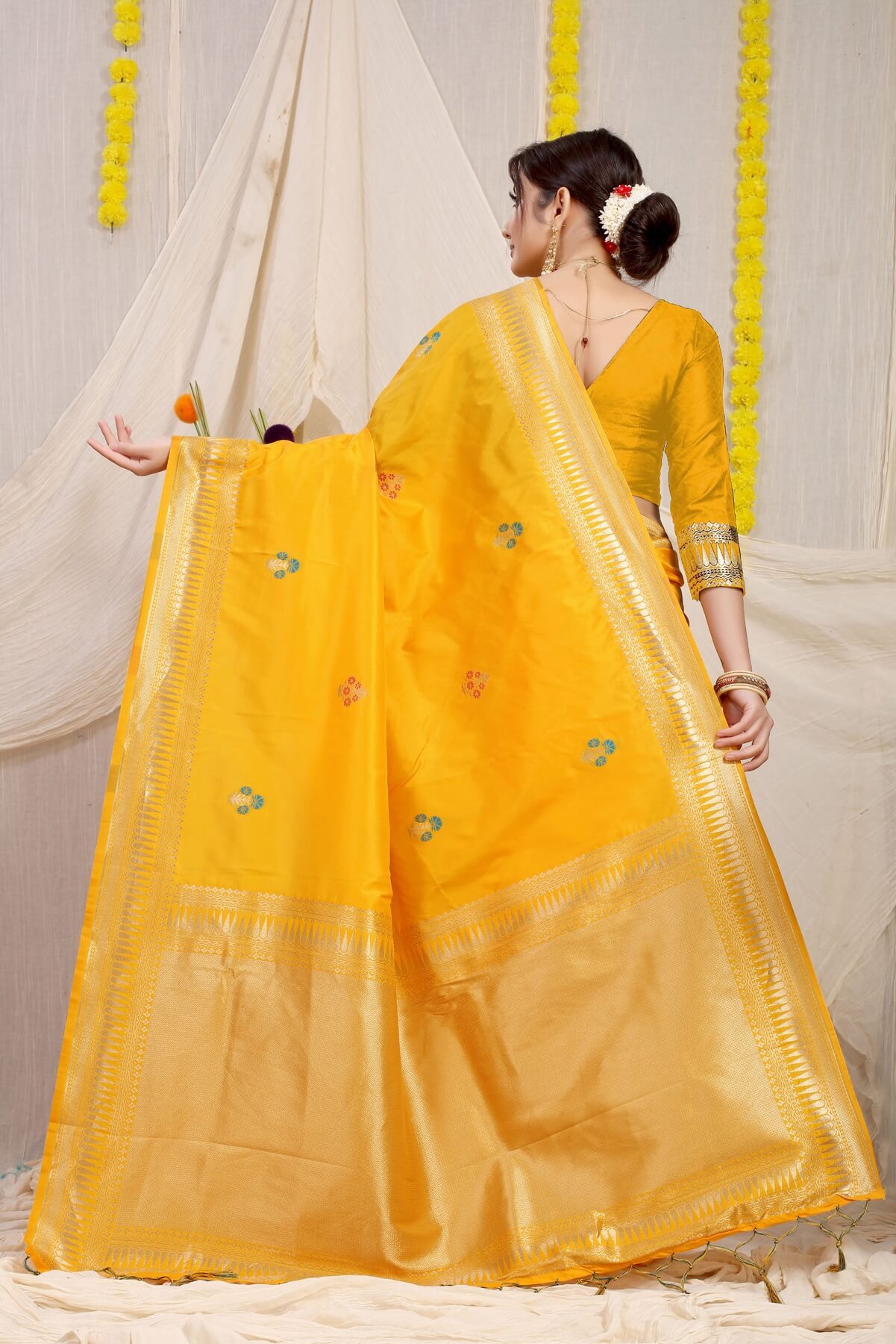 Flameboyant Yellow Banarasi Silk Saree With Magnetic Blouse Piece