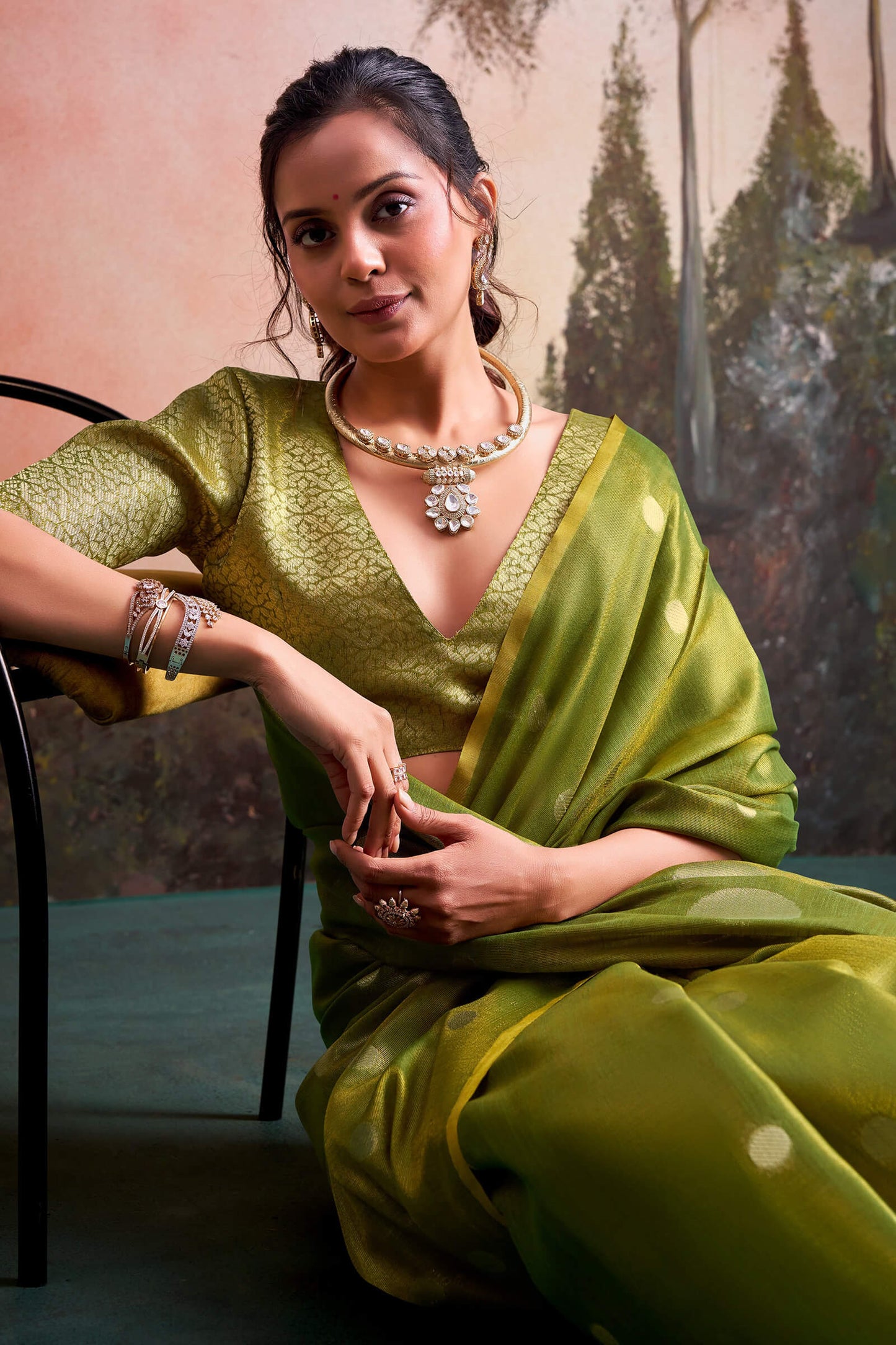 Posh Green Banarasi Tissue Silk Saree With Imbrication Blouse Piece