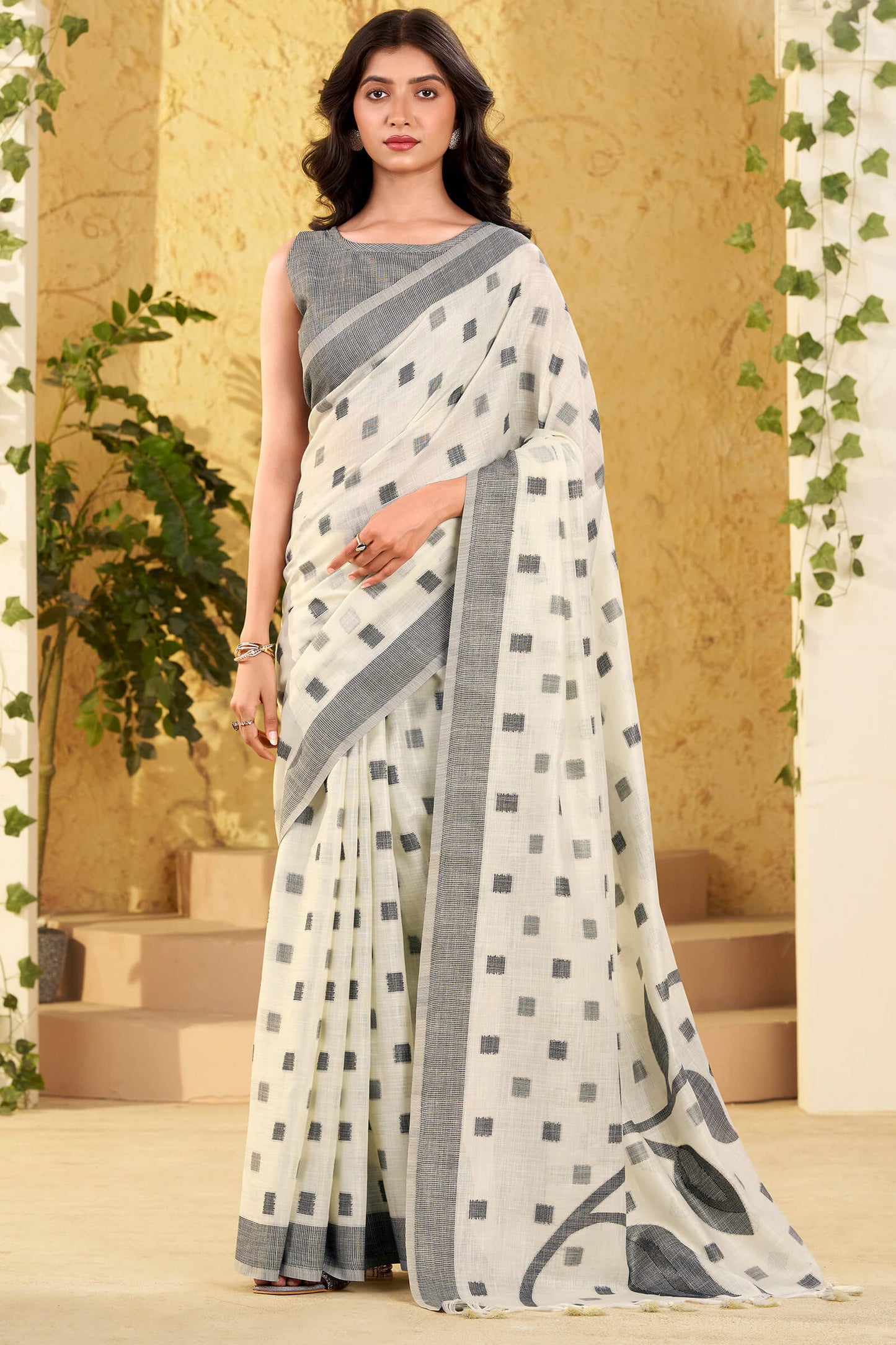 Ornate Beige Cotton Silk Saree With Ebullience Blouse Piece