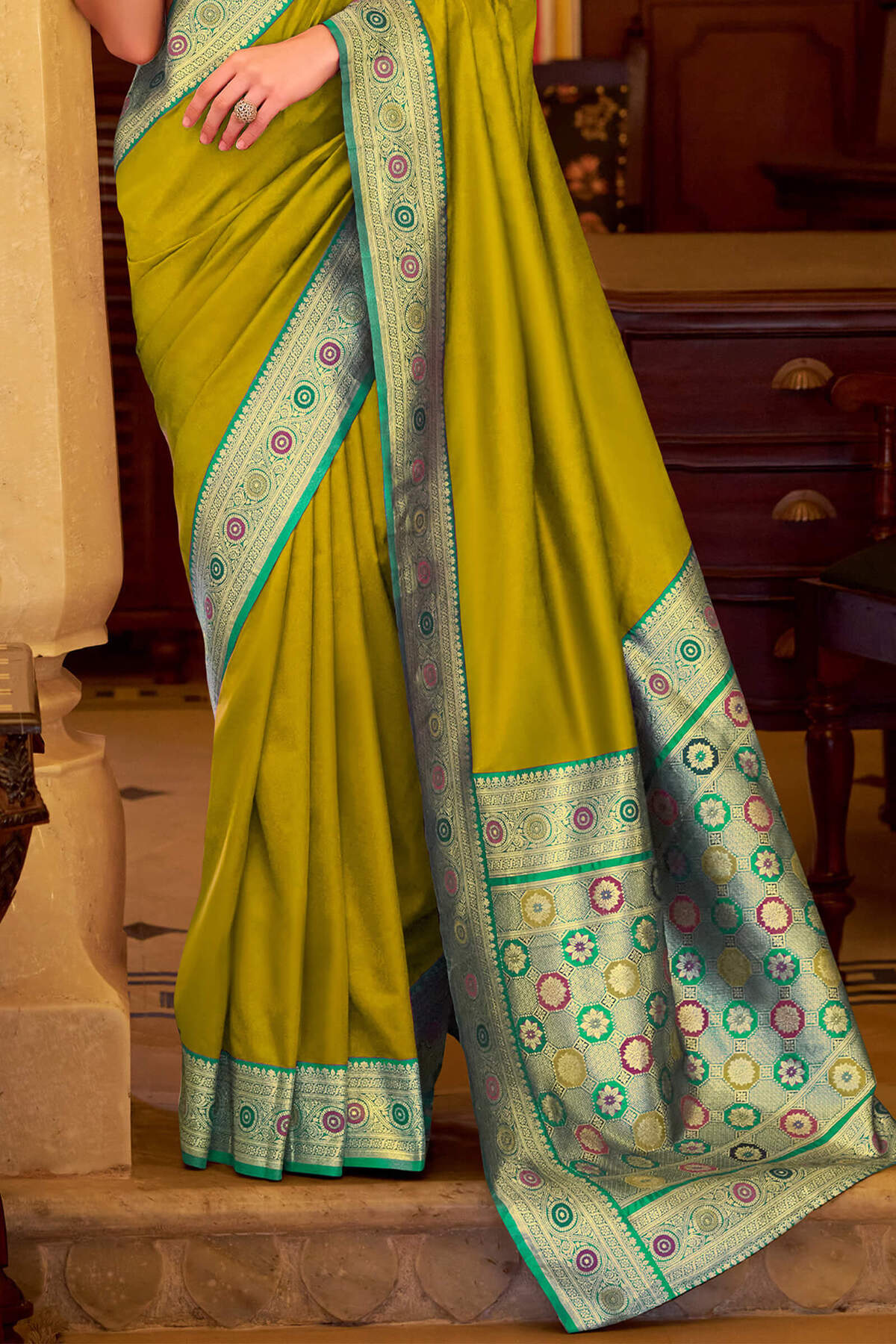 Prominent Mehndi Pure Zari Weaving Banarasi Silk Saree With Precious Blouse Piece