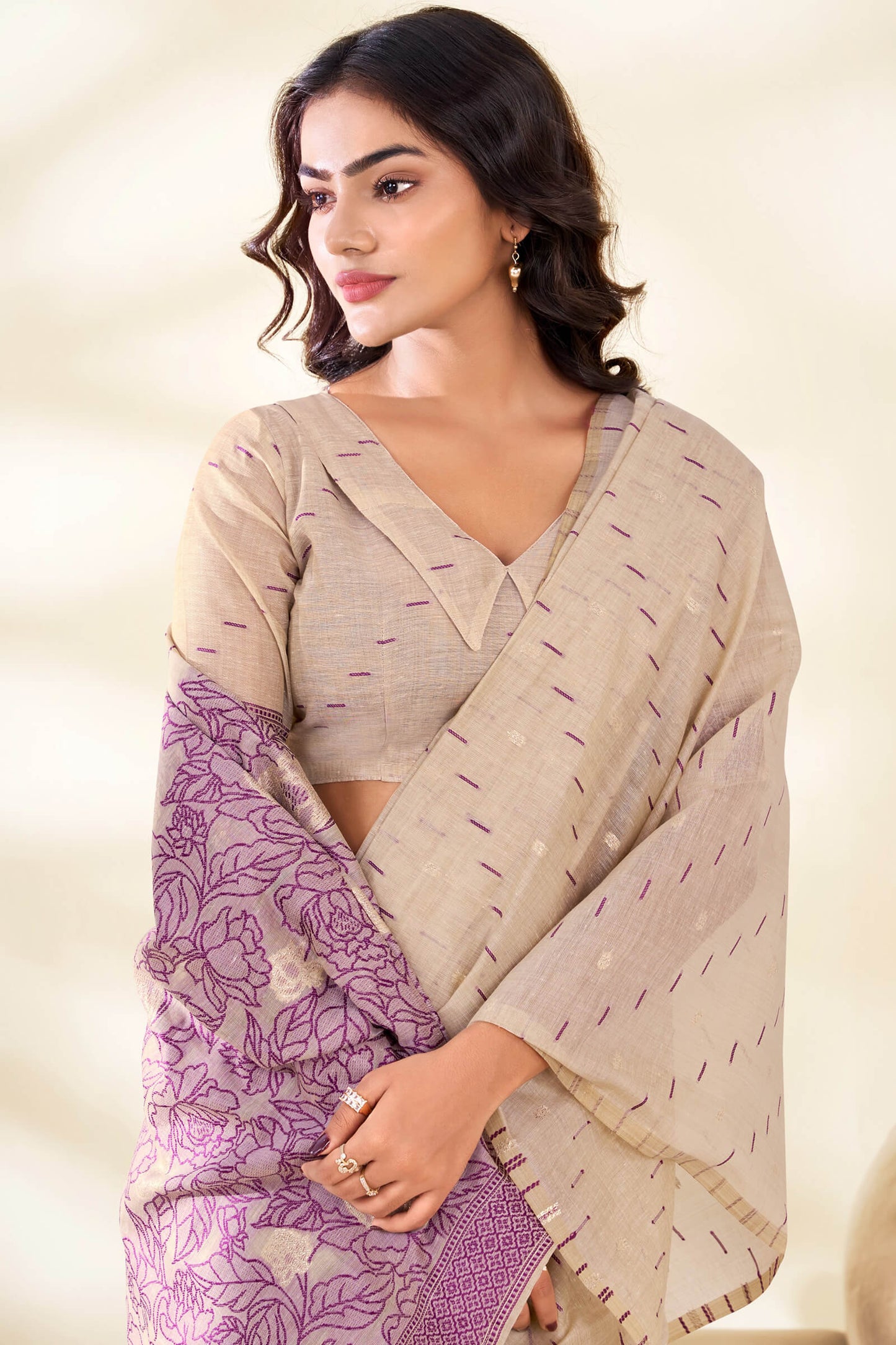 Stunner Beige Pure Munga Cotton Saree With Beleaguer Blouse Piece