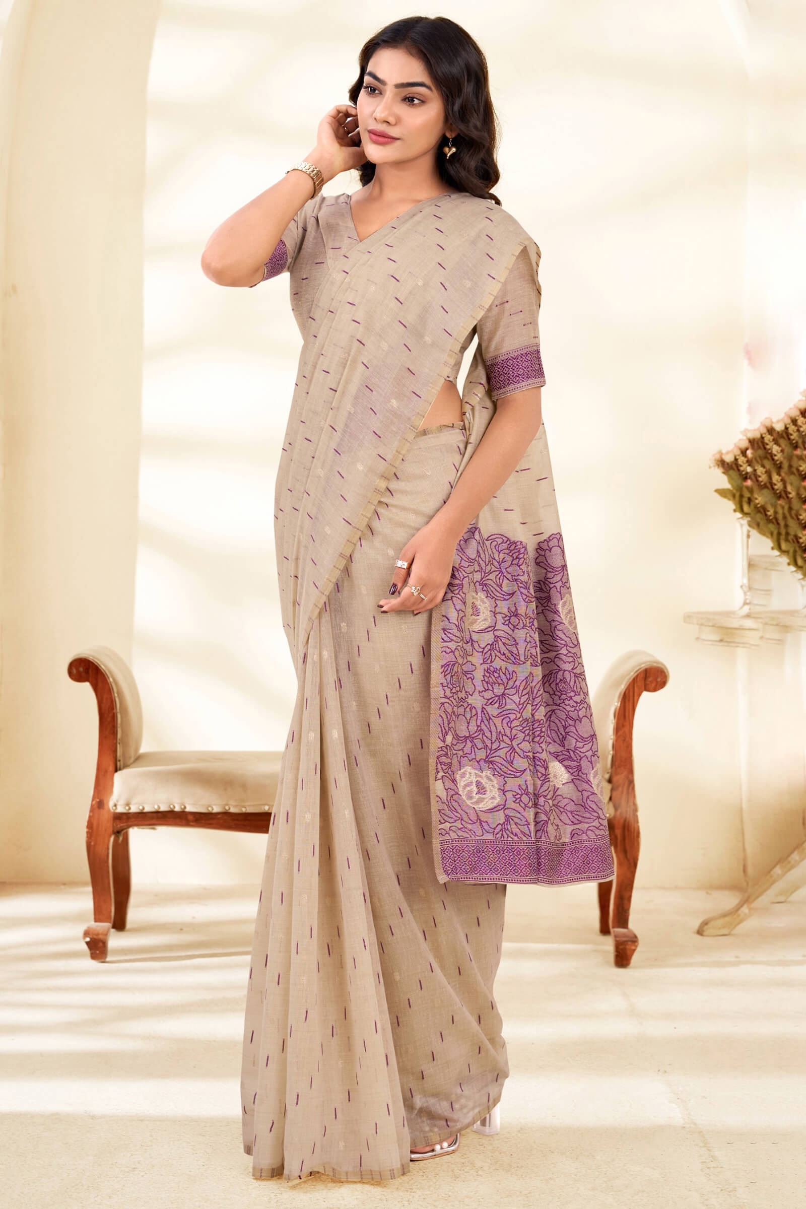 Stunner Beige Pure Munga Cotton Saree With Beleaguer Blouse Piece