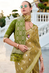 Arresting Green Soft Banarasi Silk Saree With Prettiest Blouse Piece