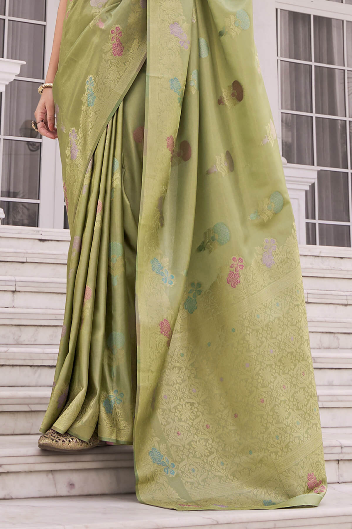 Lassitude Green Banarasi Tissue Silk Saree With Gratifying Blouse Piece