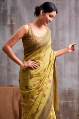 Evanescent Yellow Cotton Silk Saree With Proficient Blouse Piece