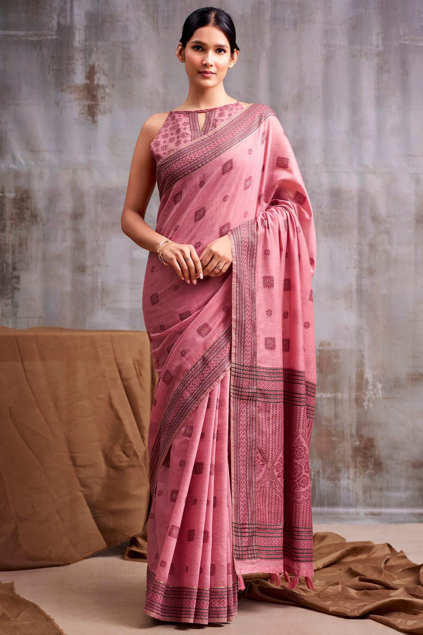 Artistic Pink Cotton Silk Saree With Outstanding Blouse Piece