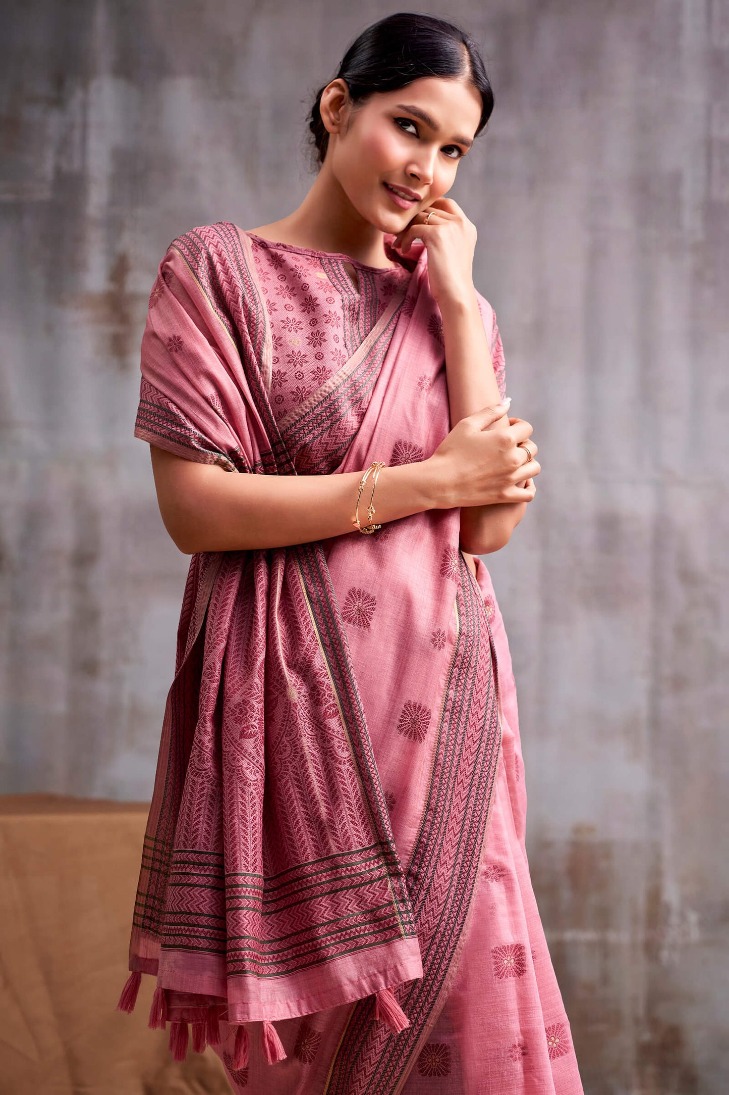Artistic Pink Cotton Silk Saree With Outstanding Blouse Piece