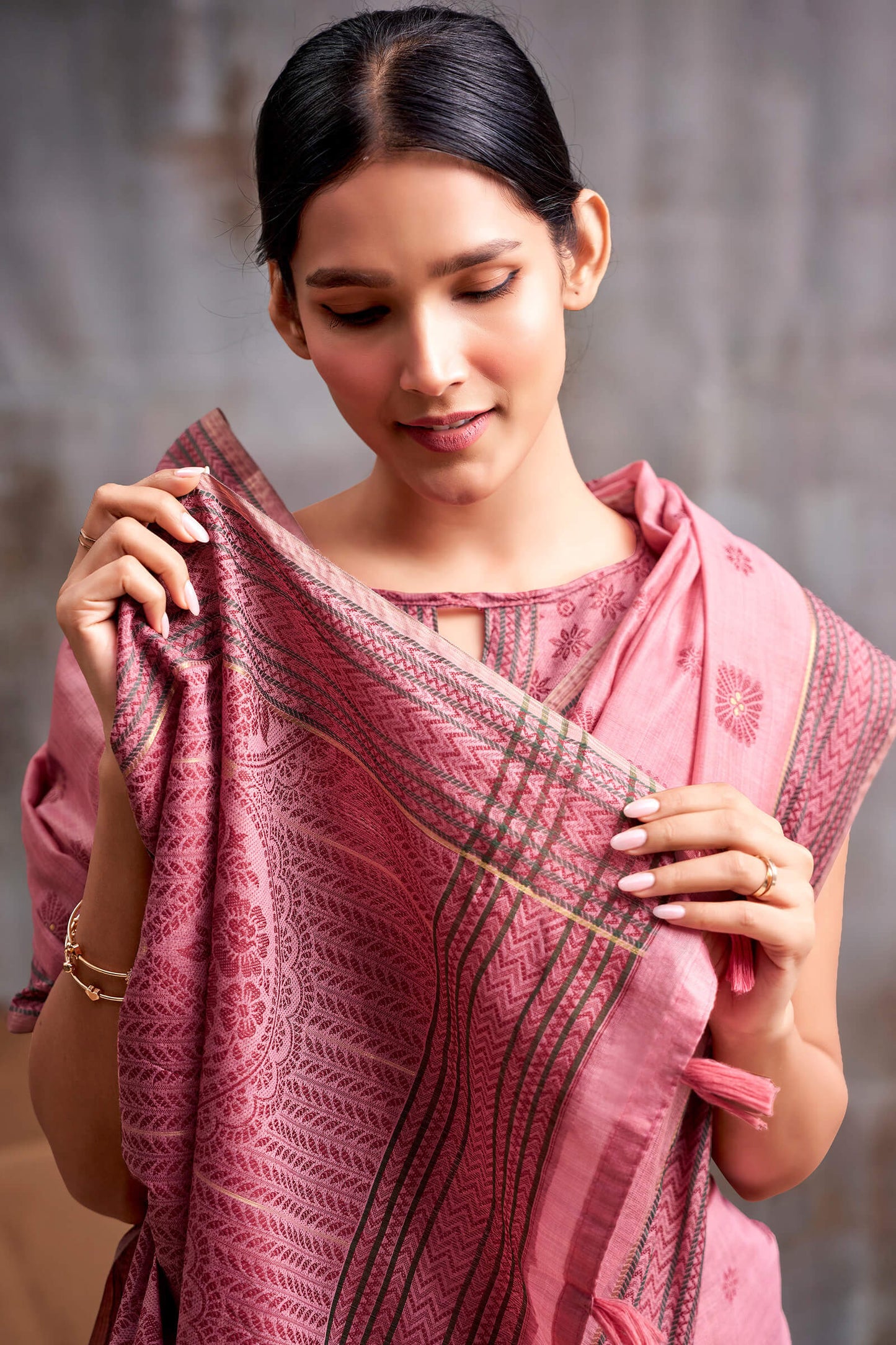 Artistic Pink Cotton Silk Saree With Outstanding Blouse Piece