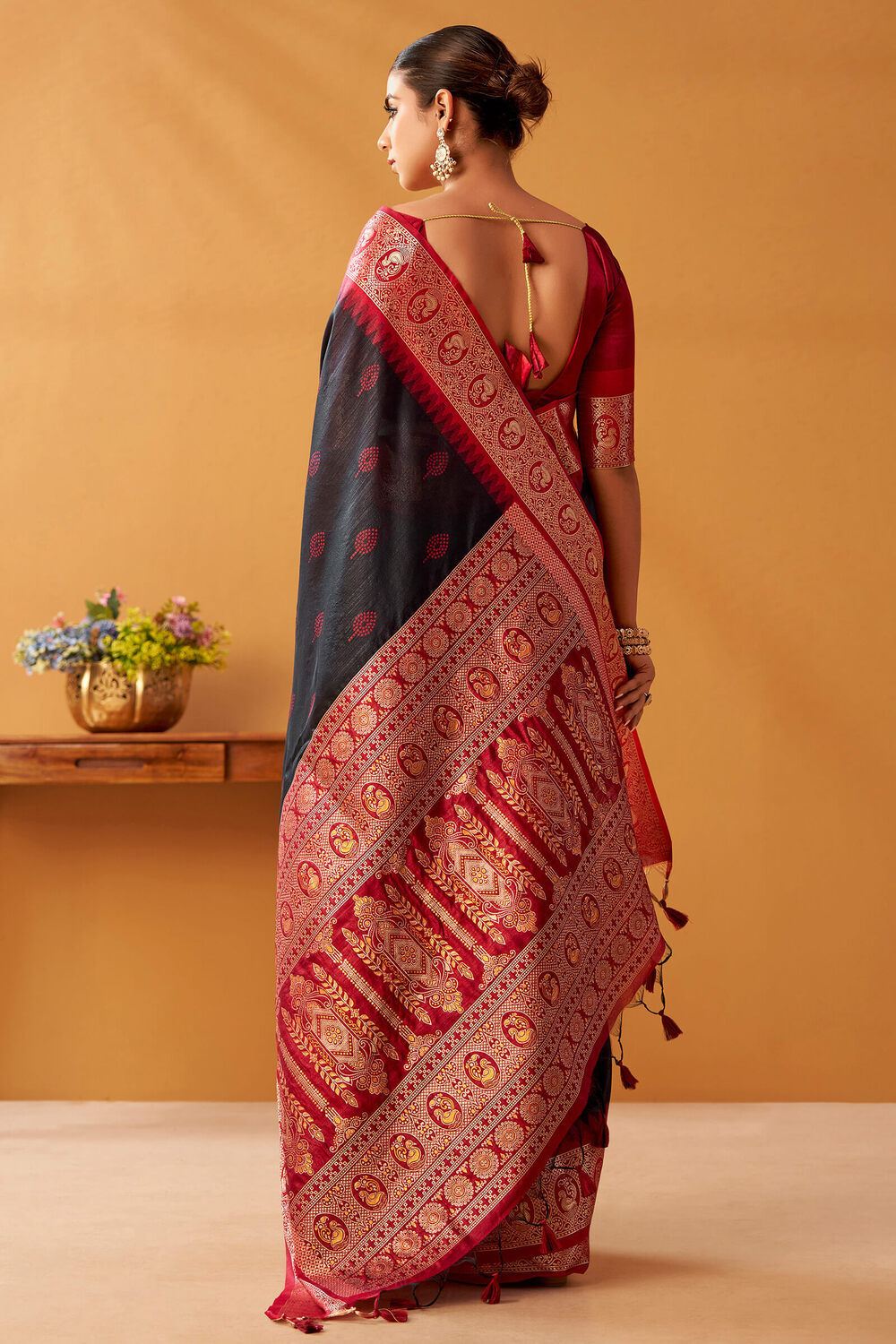 Comely Black Pure Zari Weaving Banarasi Silk Saree With Charming Blouse Piece