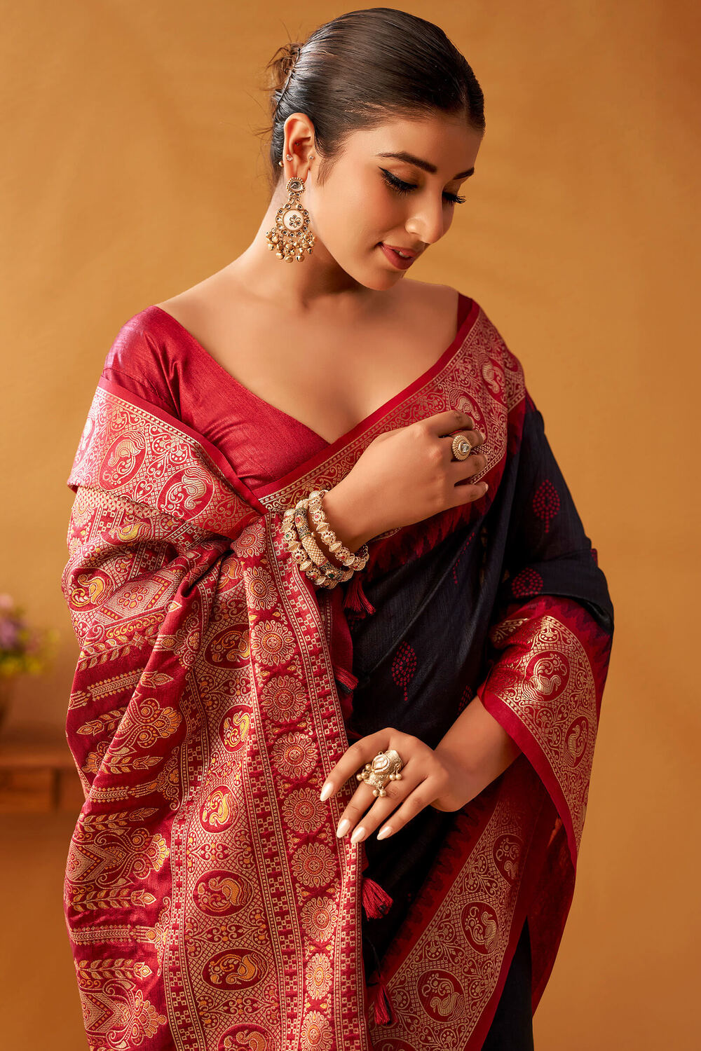 Comely Black Pure Zari Weaving Banarasi Silk Saree With Charming Blouse Piece