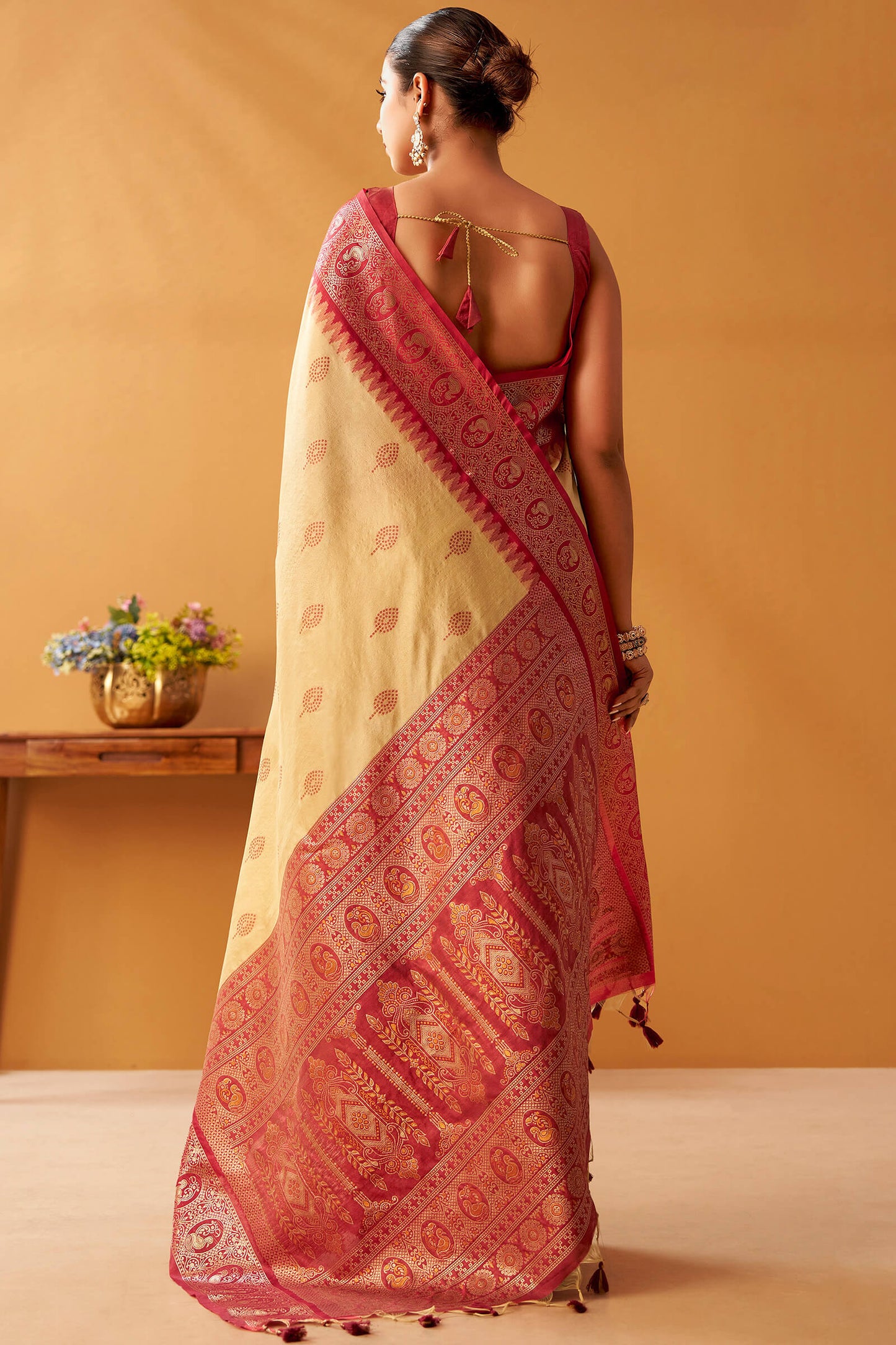 Effulgent Beige Pure Zari Weaving Banarasi Silk Saree With Elaborate Blouse Piece