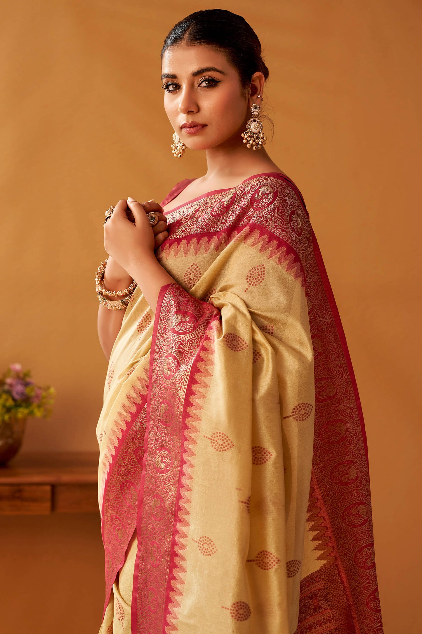 Effulgent Beige Pure Zari Weaving Banarasi Silk Saree With Elaborate Blouse Piece