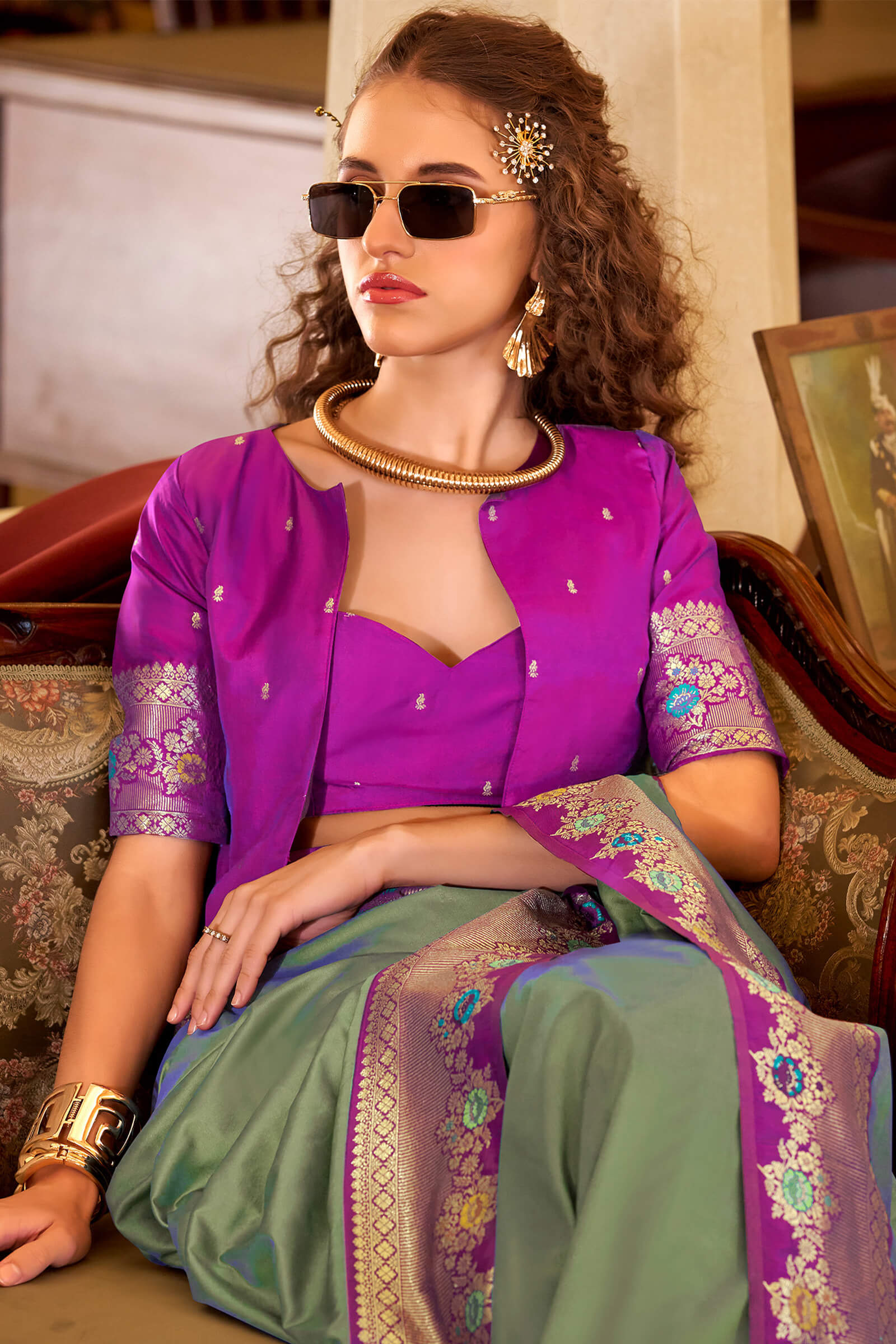 Fugacious Green Pure Zari Weaving Banarasi Silk Saree With Demure Blouse Piece