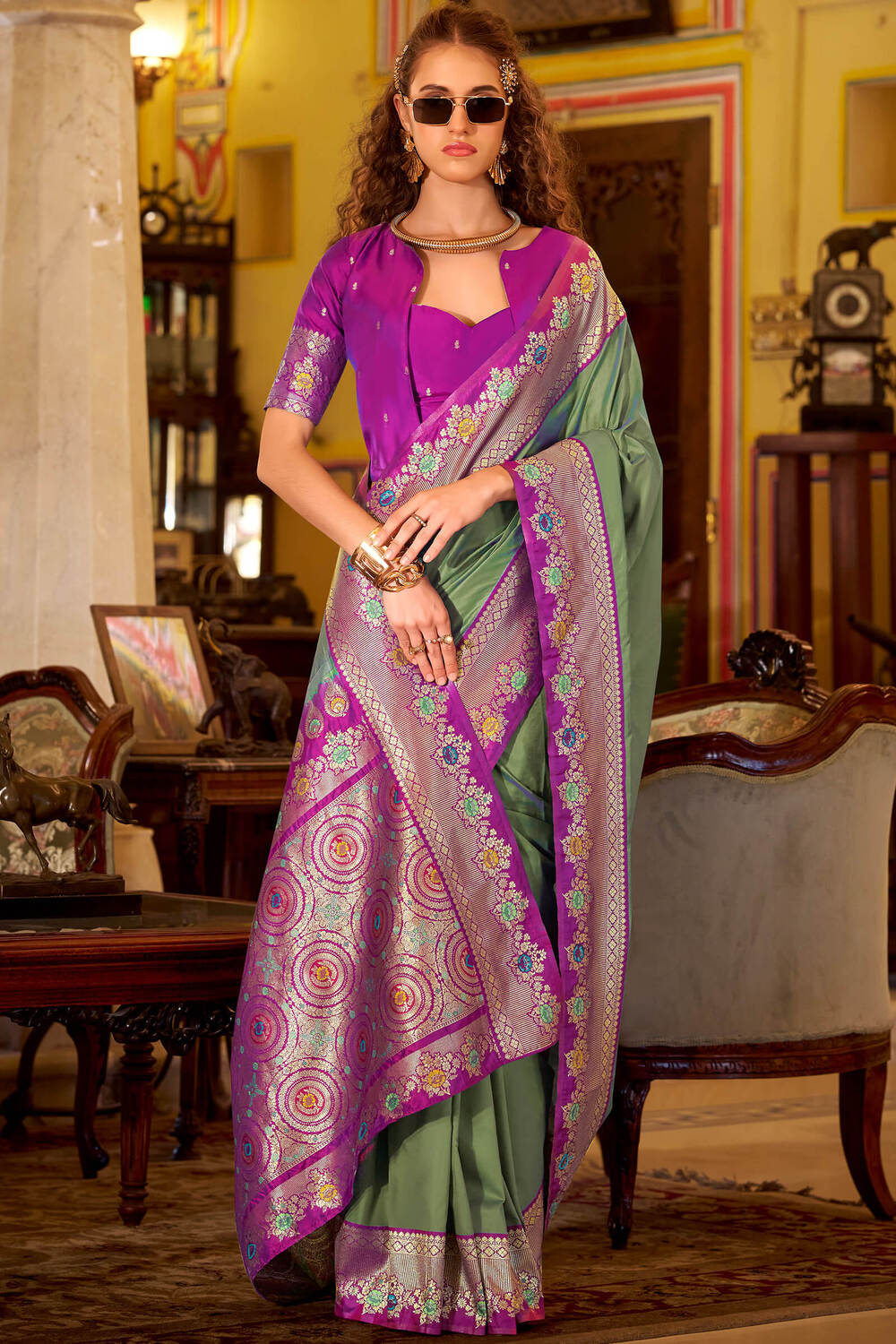 Fugacious Green Pure Zari Weaving Banarasi Silk Saree With Demure Blouse Piece