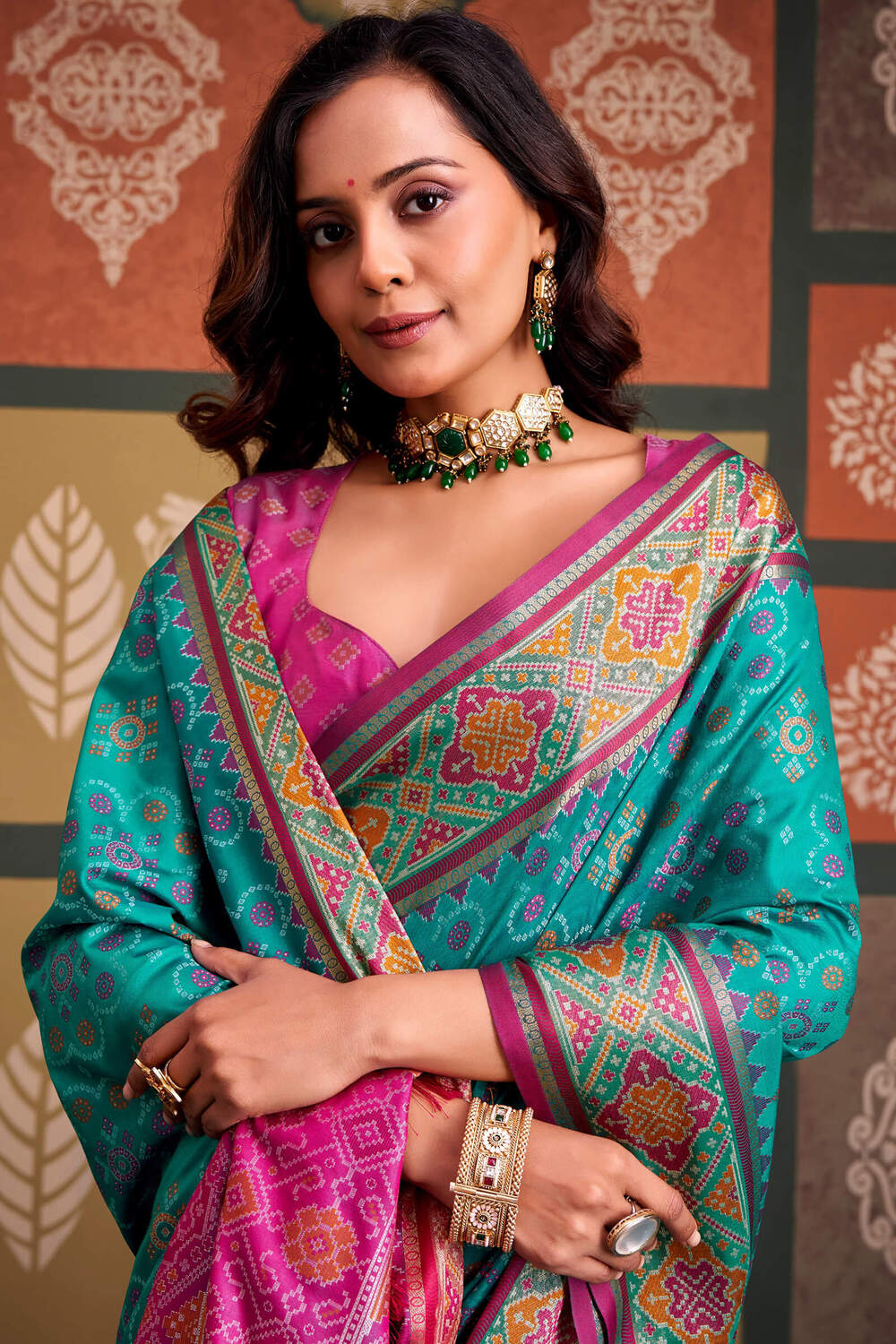 Adorning Firozi Patola Silk Saree with Trendy Blouse Piece